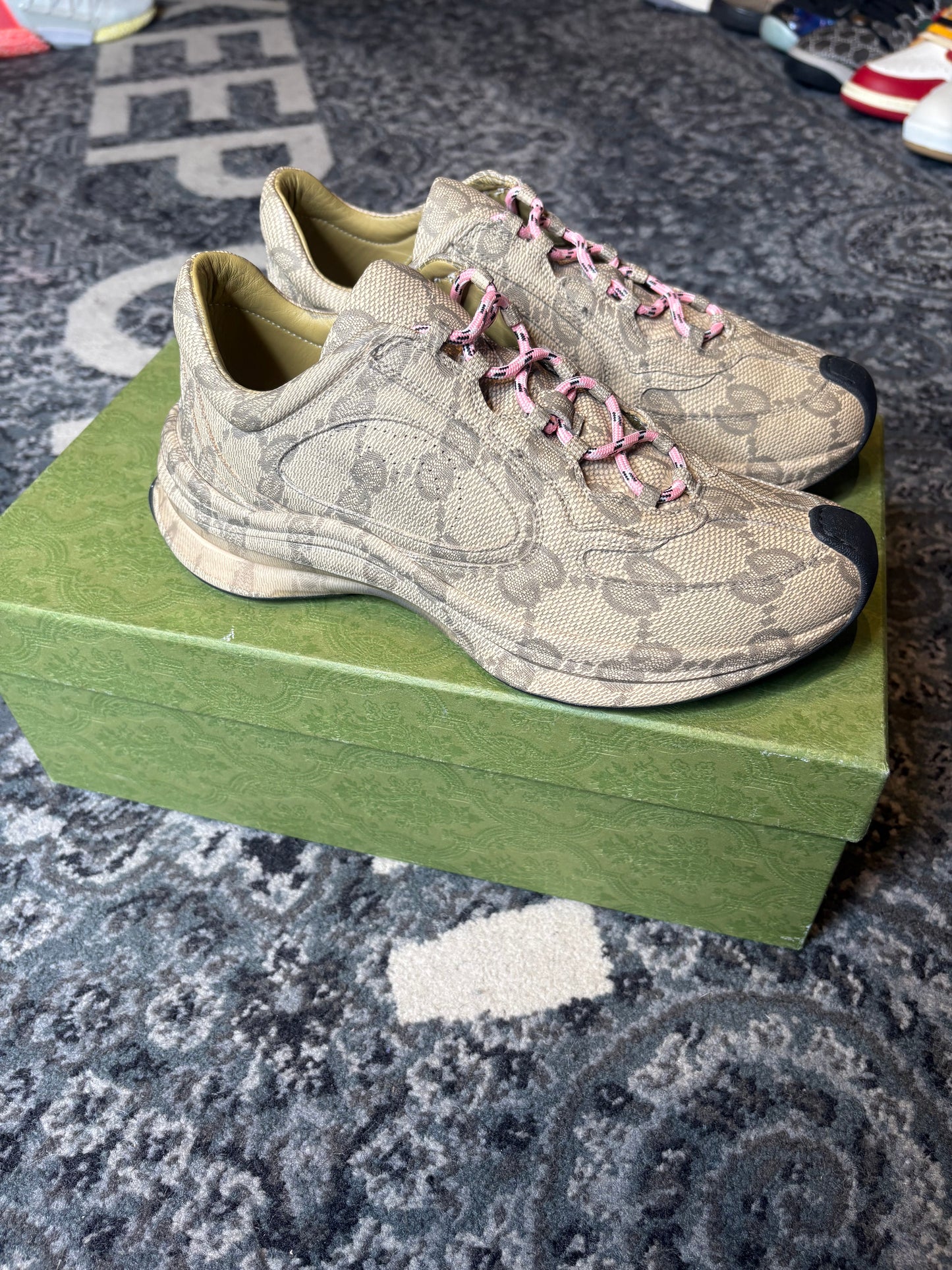 Gucci Wmns Run Sneaker “Beige Ebony Monogram”  Clean Og Size 5(38 EU)