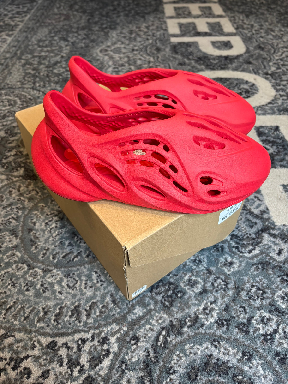 Yeezy Foam RNNR “Vermillion” Clean Og Size 10