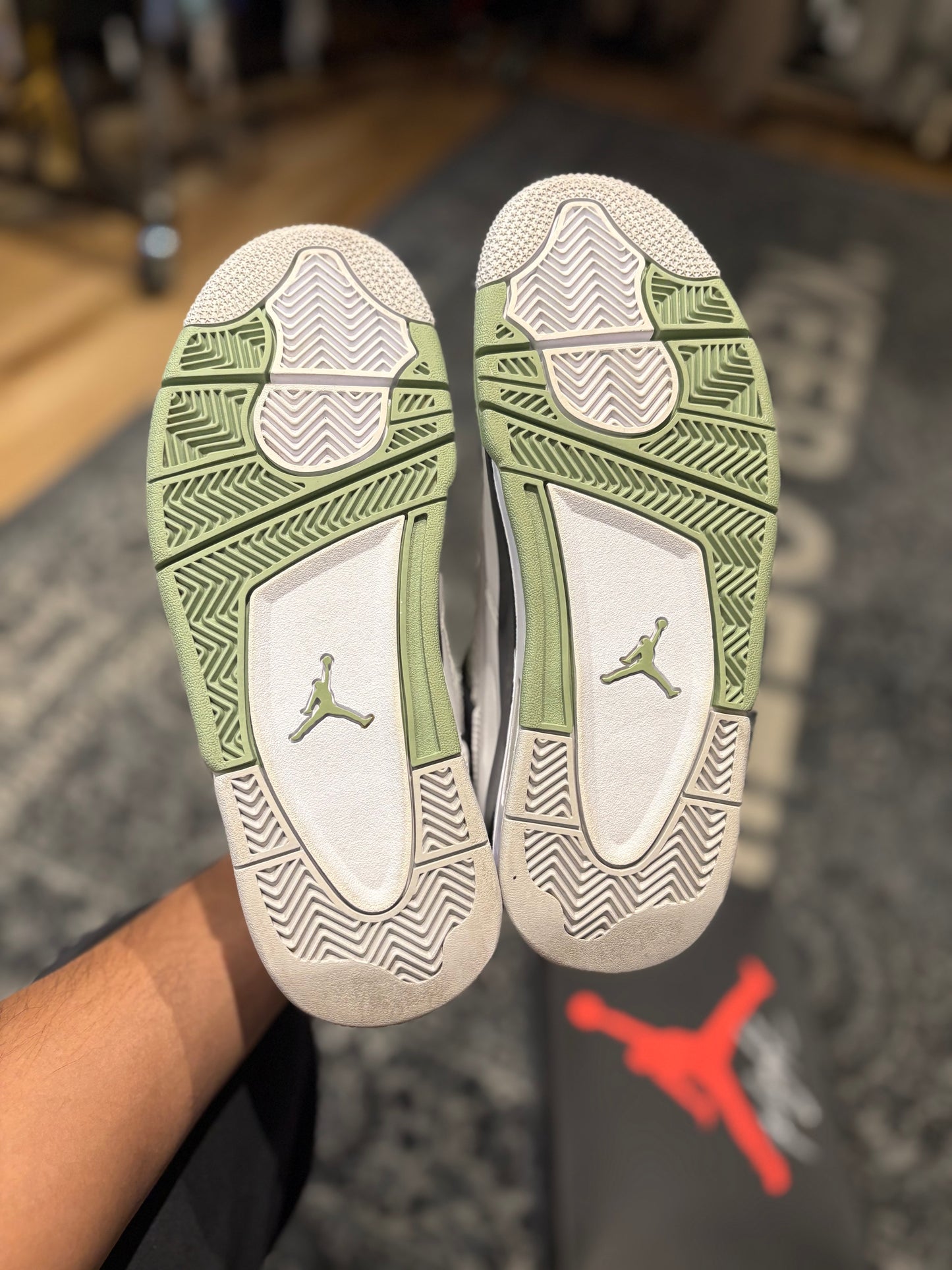 Jordan 4 Retro “SeaFoam” CLEAN OG SIZE 7.5M(9W)