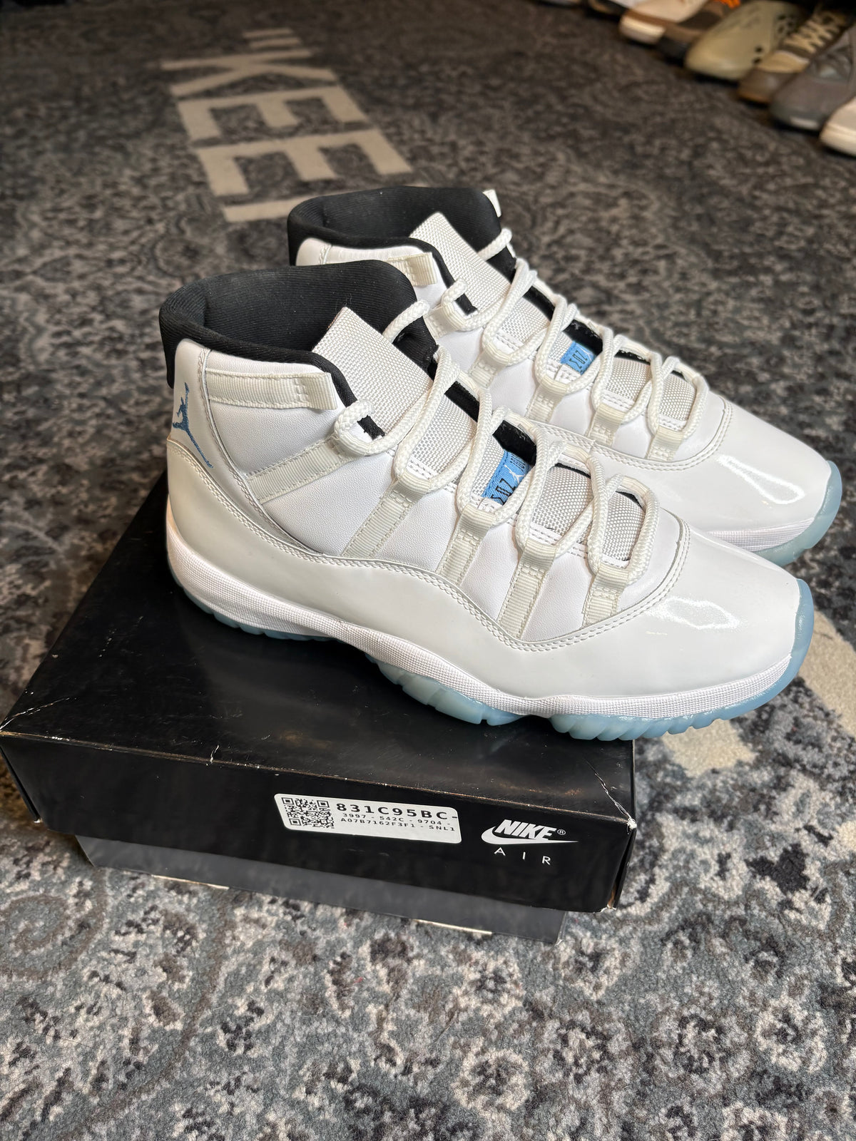 Jordan 11 Retro “Legend Blue” Clean Og Size 9