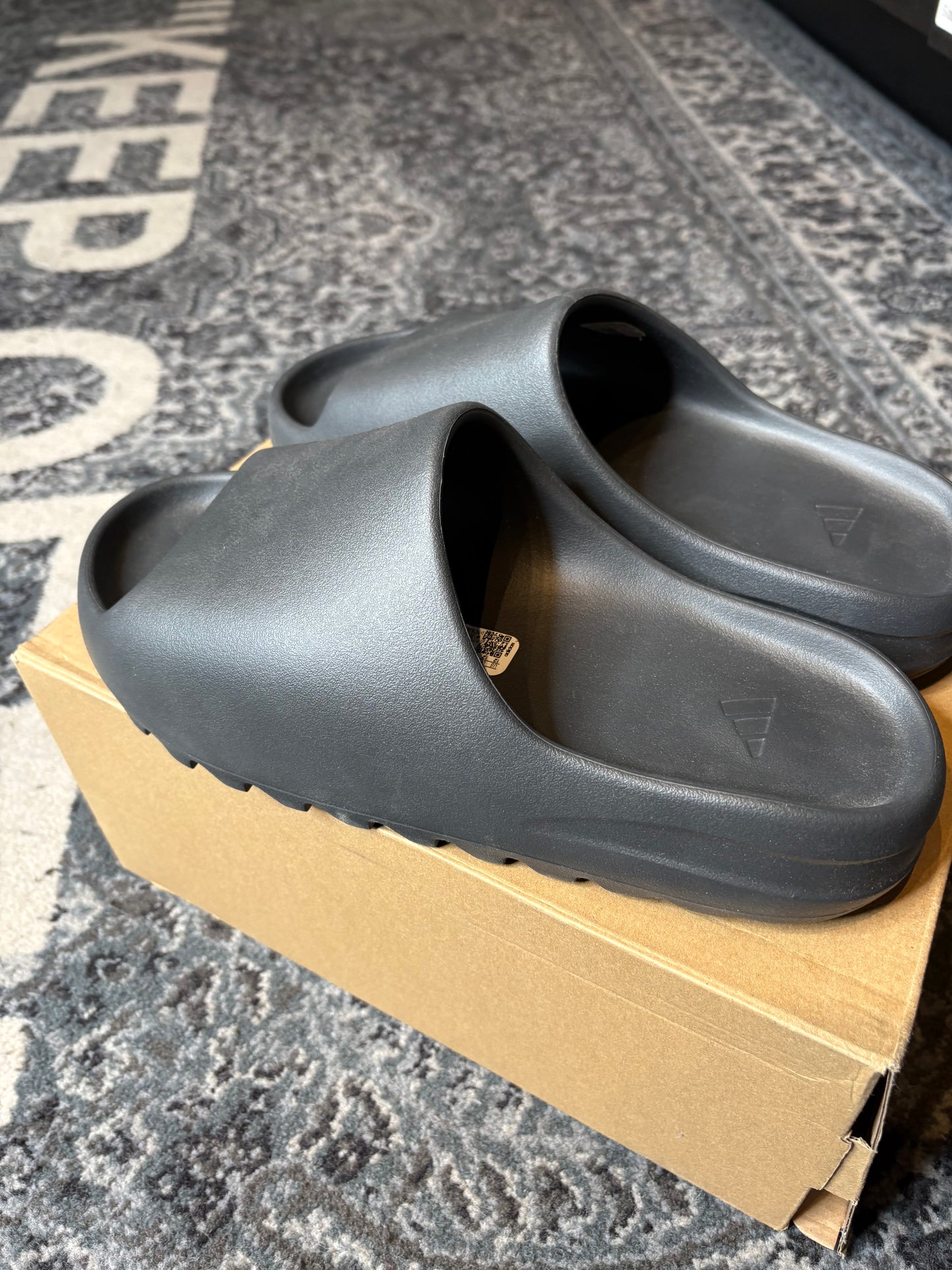 Yeezy Slide “Onyx” CLEAN OG SIZE 12