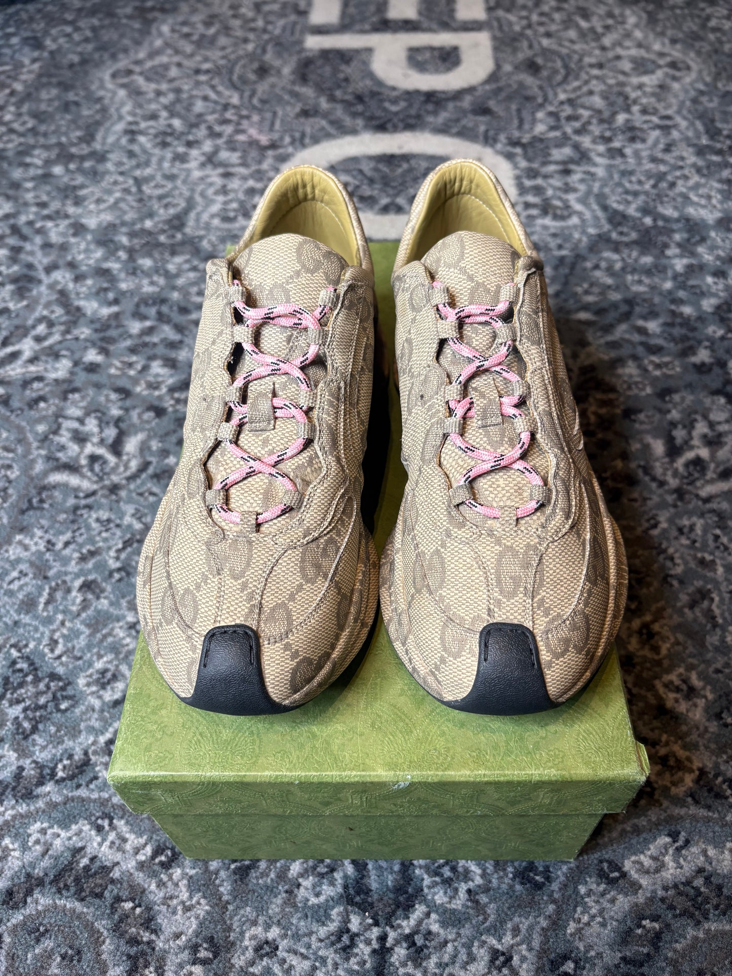 Gucci Wmns Run Sneaker “Beige Ebony Monogram”  Clean Og Size 5(38 EU)