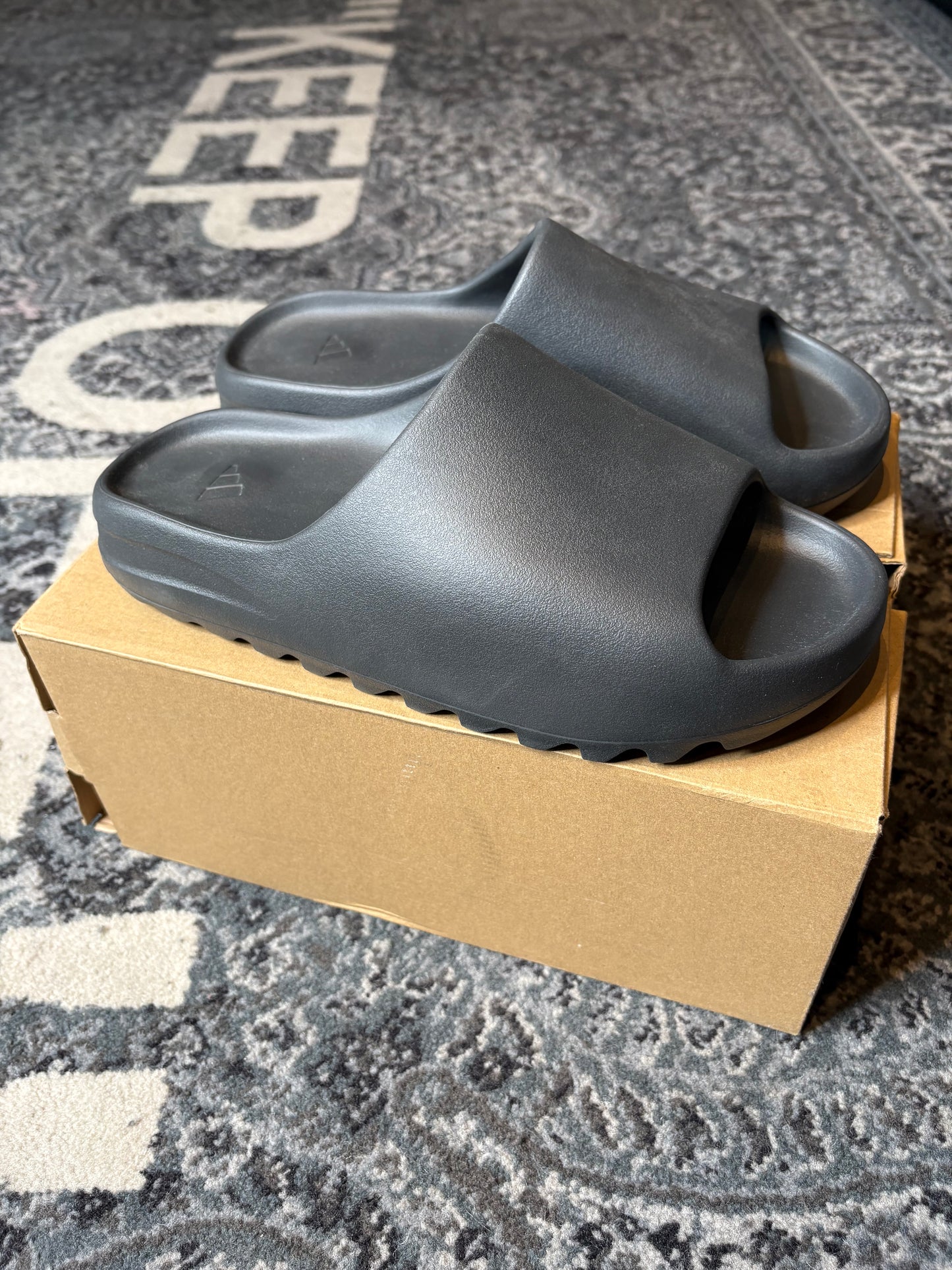 Yeezy Slide “Onyx” CLEAN OG SIZE 12