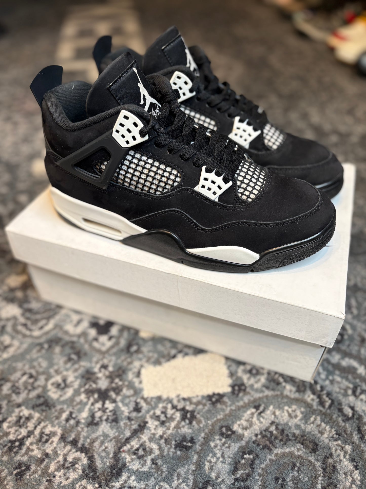 Jordan 4 Retro “White Thunder” Clean Og Size 8.5