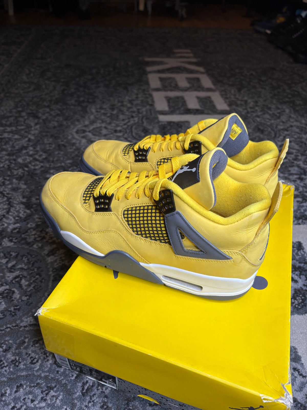 Jordan 4 Retro “Lightning” Clean Og Size 11