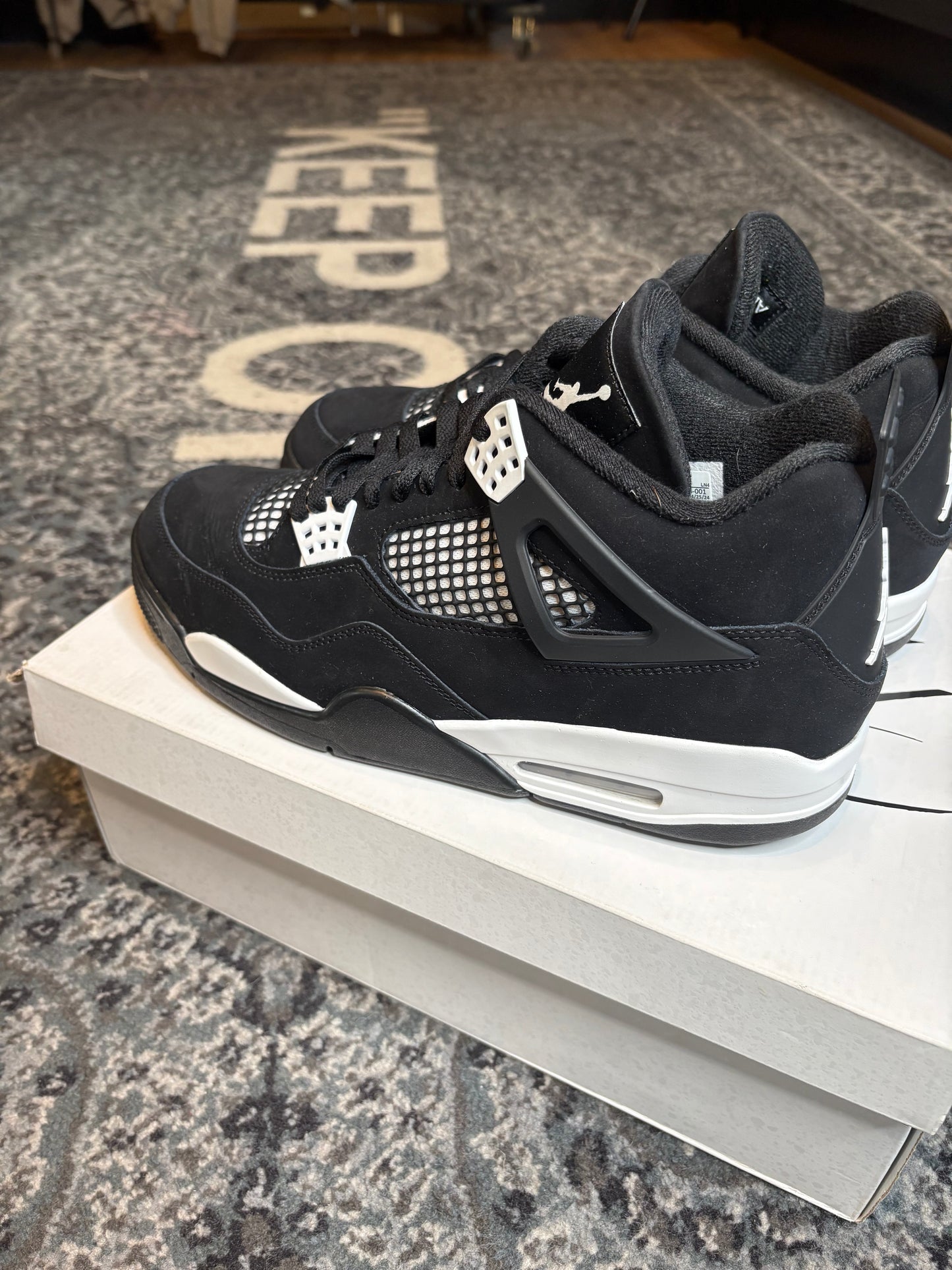 Jordan 4 Retro “White Thunder” CLEAN OG SIZE 12