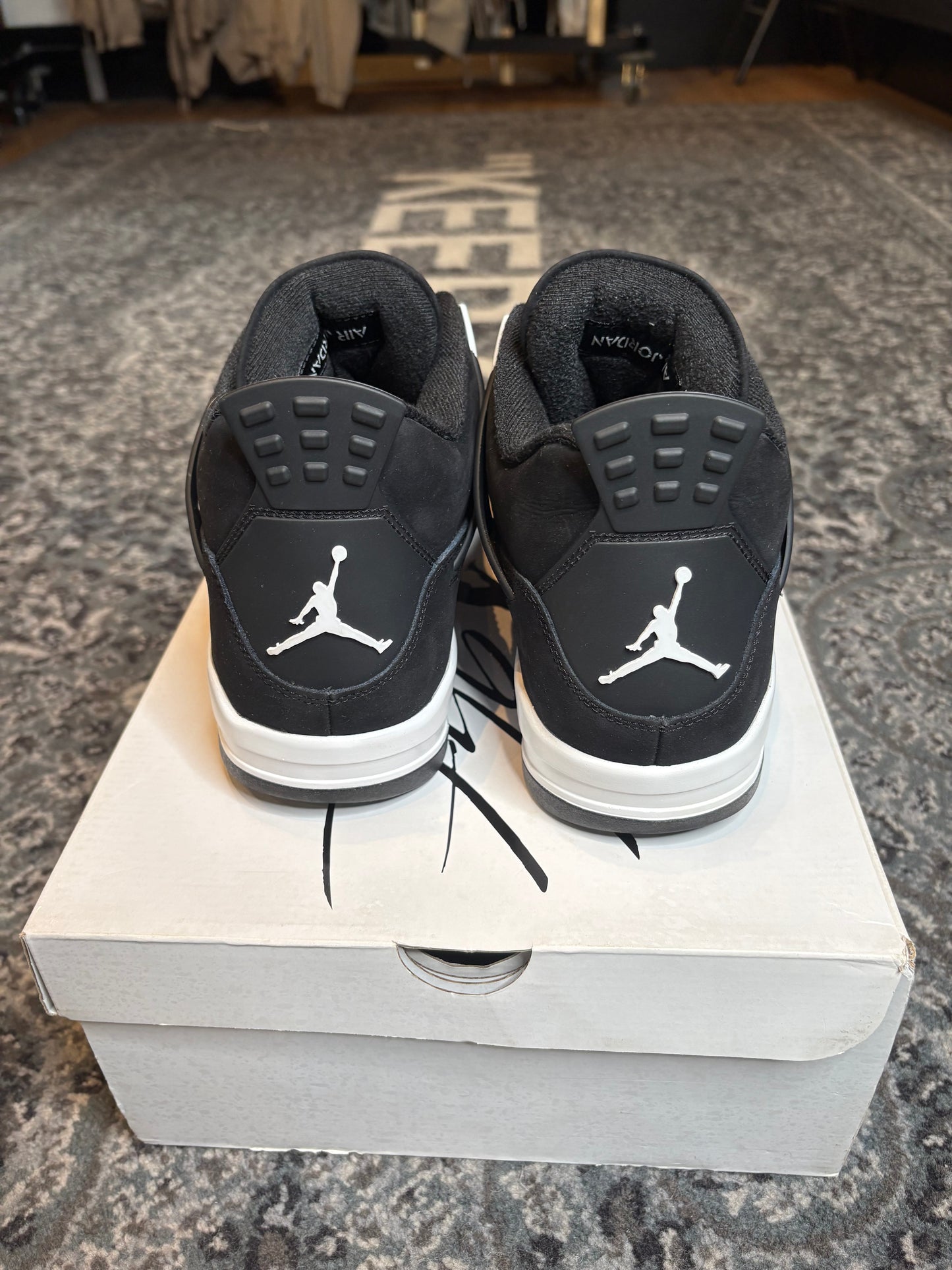 Jordan 4 Retro “White Thunder” CLEAN OG SIZE 12