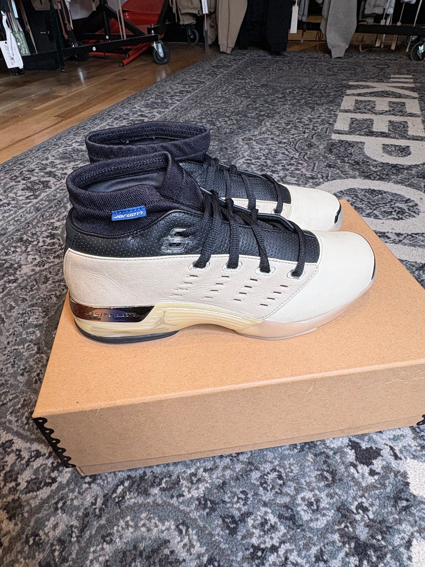 Jordan 17 Retro Low “Infinite Archives” Clean Og Size 9.5