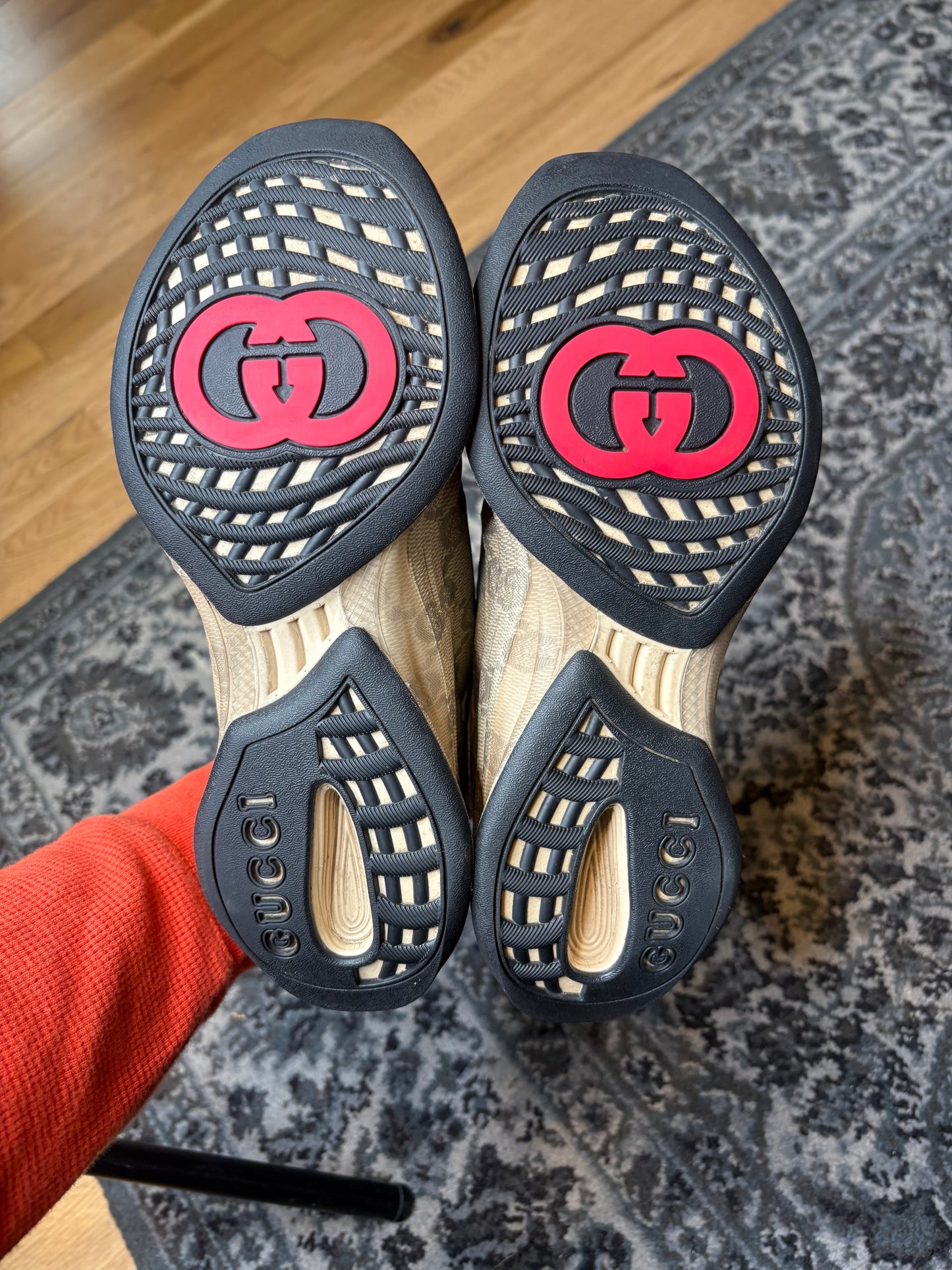 Gucci Wmns Run Sneaker “Beige Ebony Monogram”  Clean Og Size 5(38 EU)