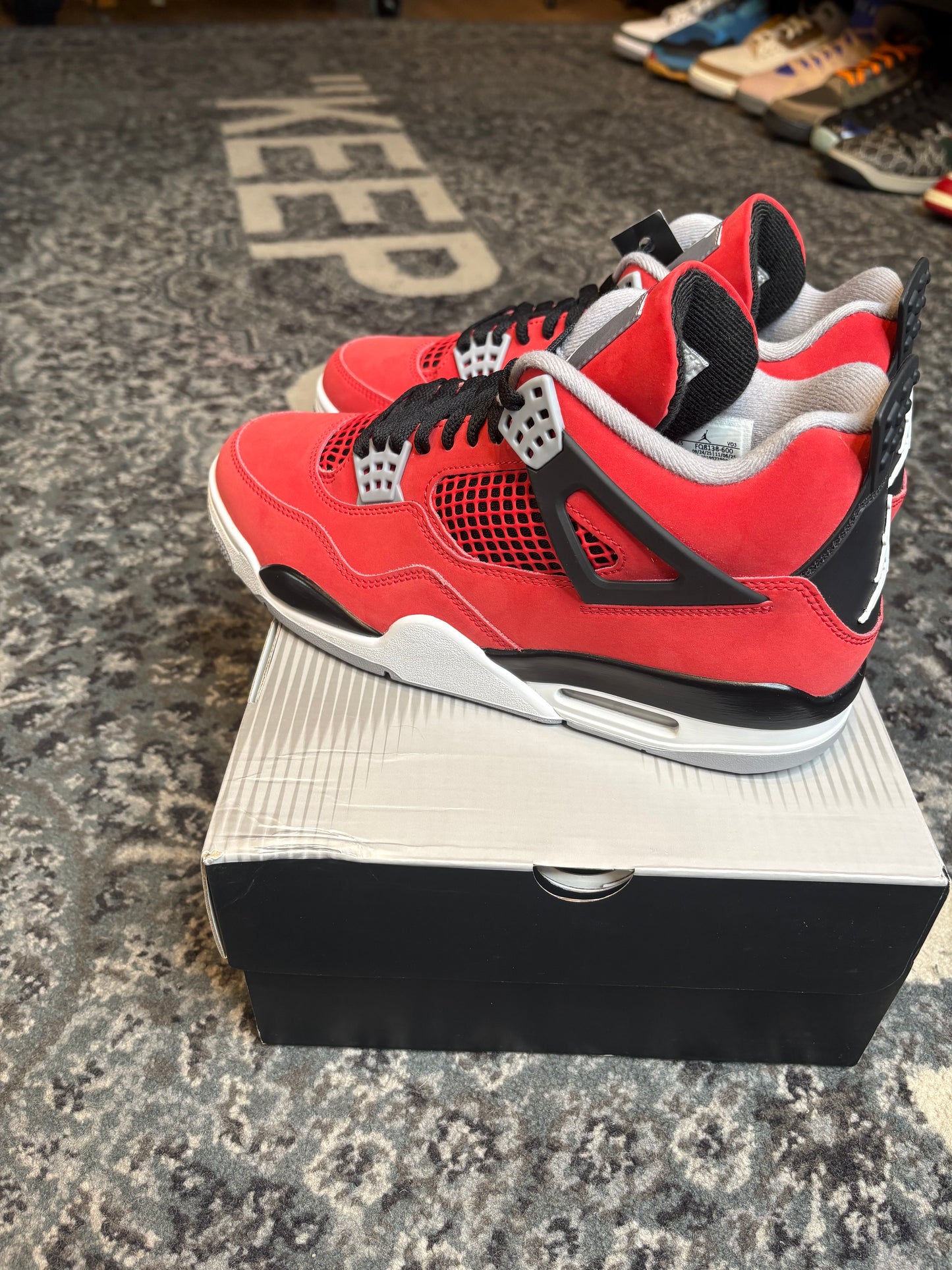 Jordan 4 Retro “Toro” VNDS OG SIZE 8.5