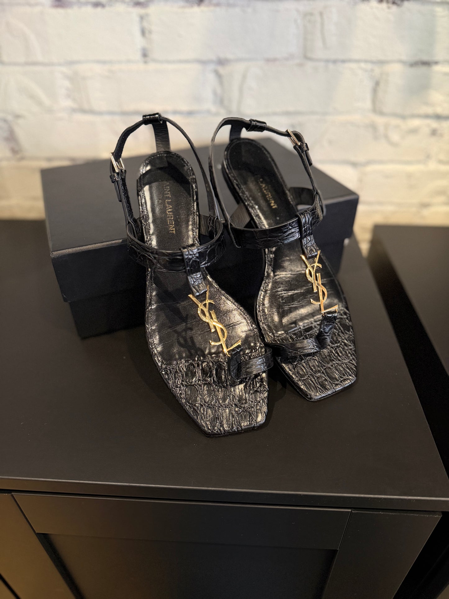 YSL Cassandra Flat Leather Sandals size 39 (6y/7.5w)