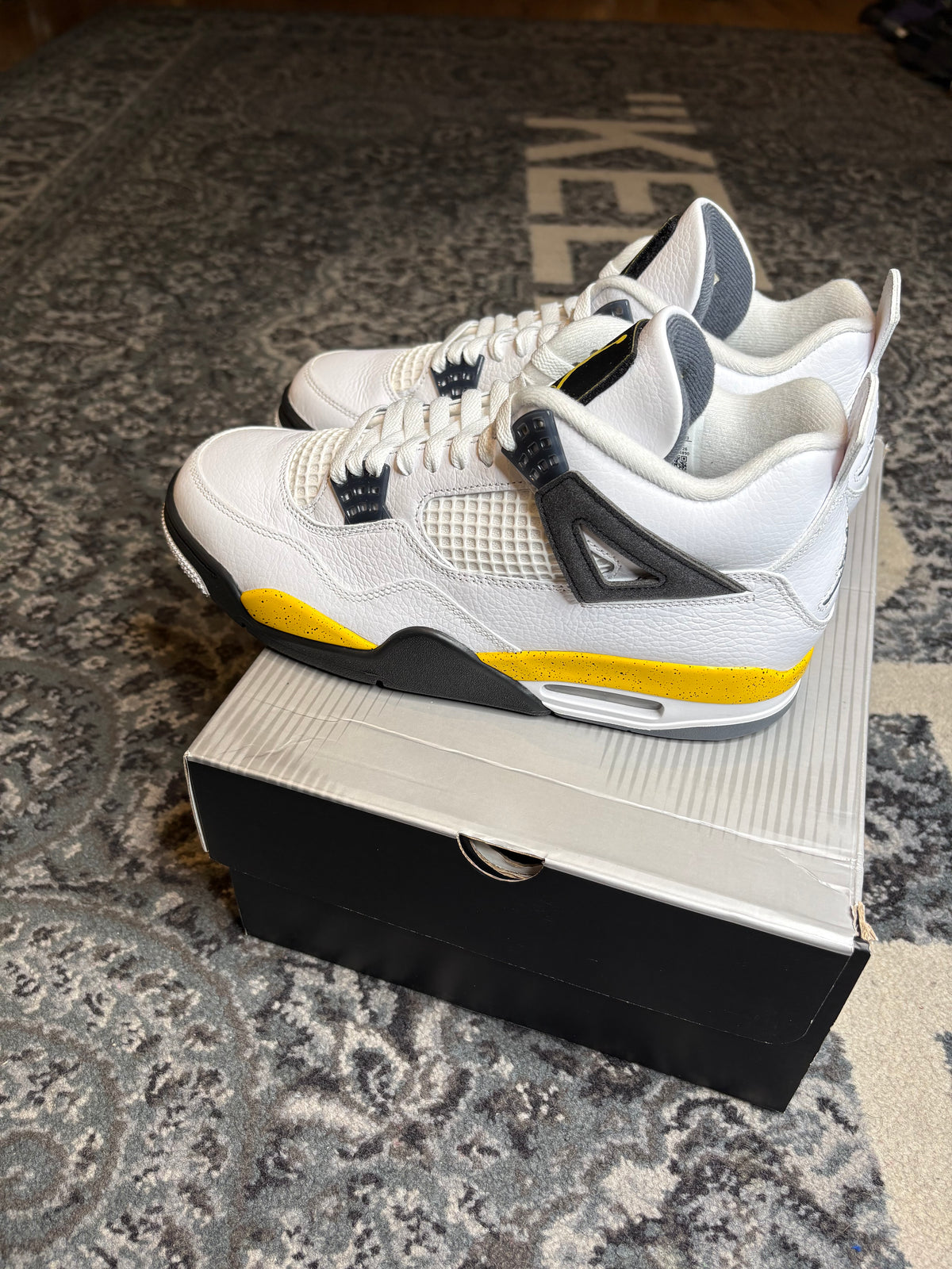 Jordan 4 Retro “Tour Yellow” Clean Og Size 10