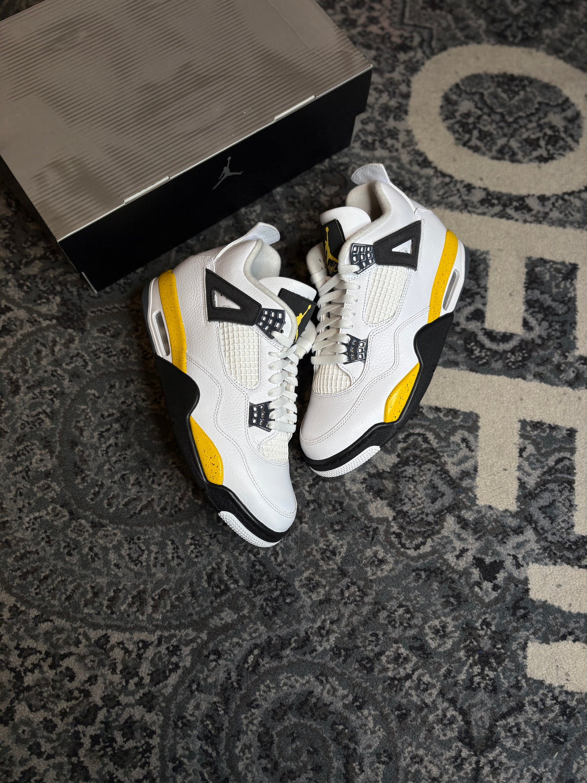 Jordan 4 Retro “Tour Yellow” Clean Og Size 10