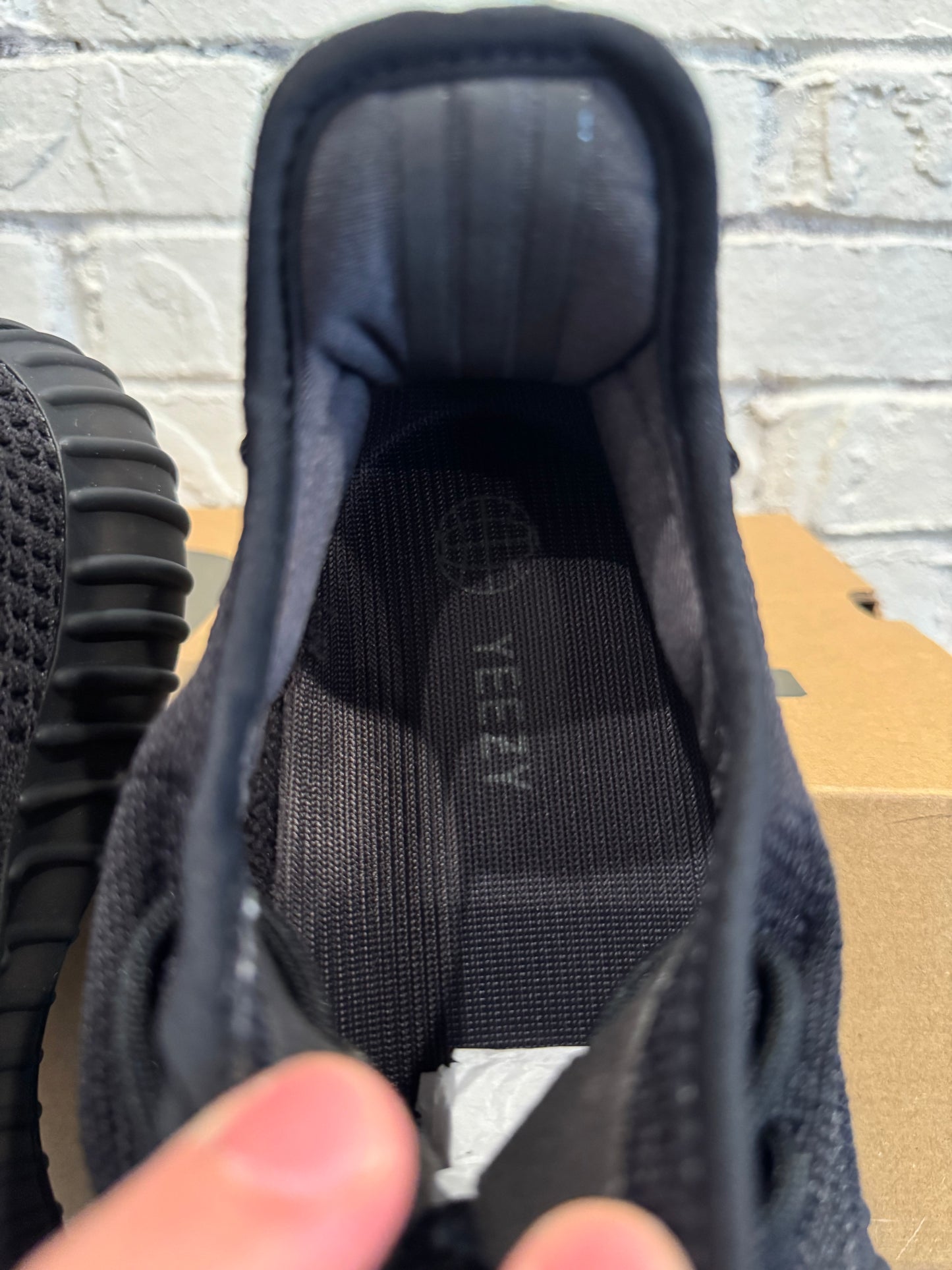 Yeezy 350 ‘Onyx’ Clean OG Size 10