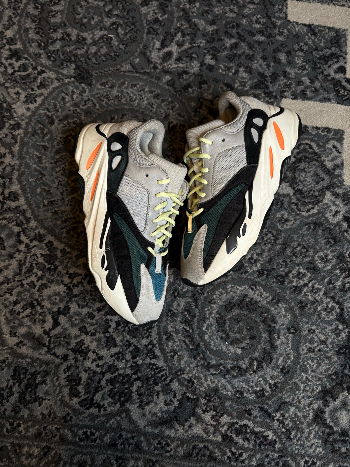 Yeezy Boost 700 “Wave Runner” Clean Nb Size 10.5