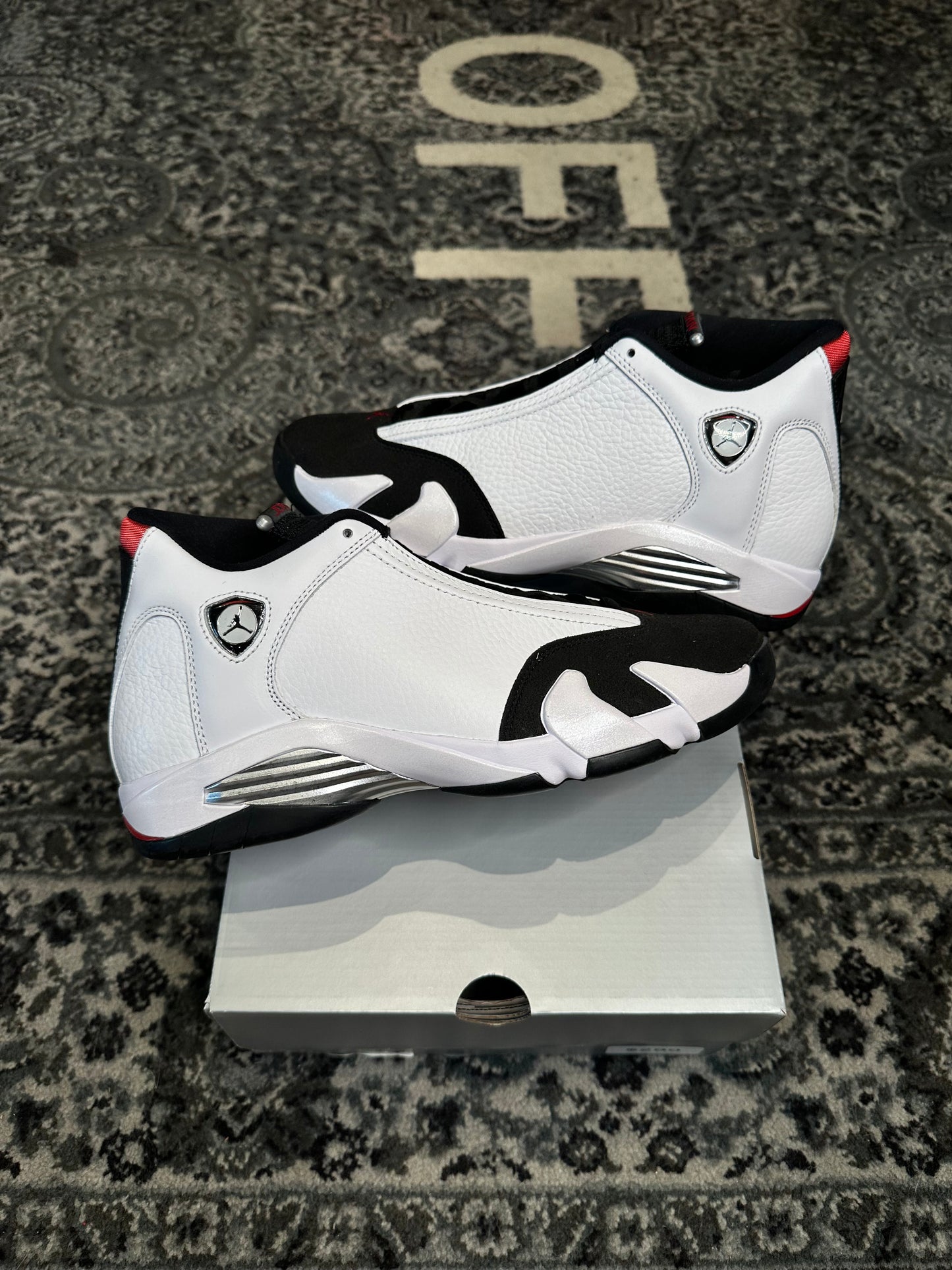 Jordan 14 Retro Black Toe DS OG Size 10.5