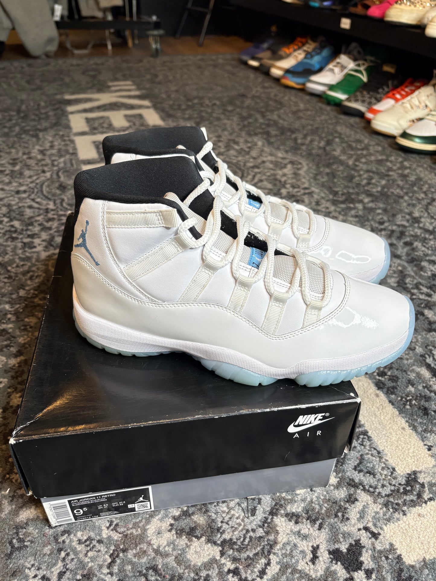 Jordan 11 Retro “Legend Blue” Clean Og Size 9.5
