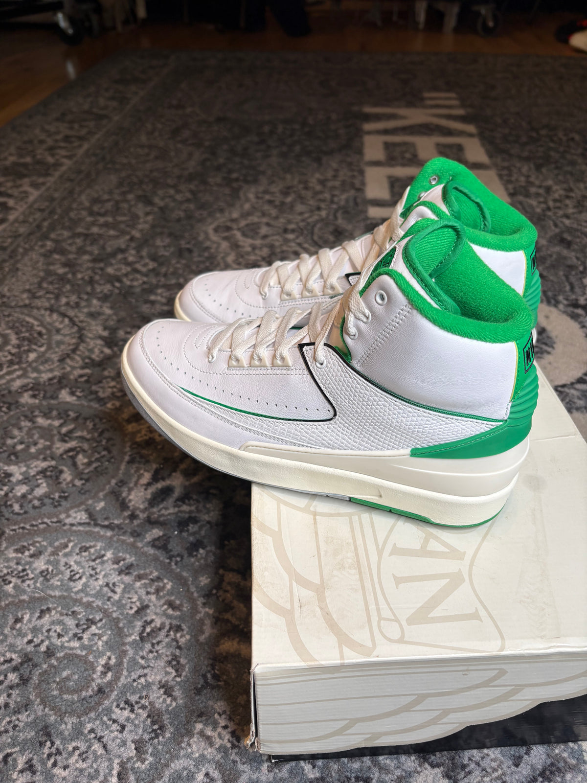 Jordan 2 Retro “Lucky Green” Clean Og Size 9