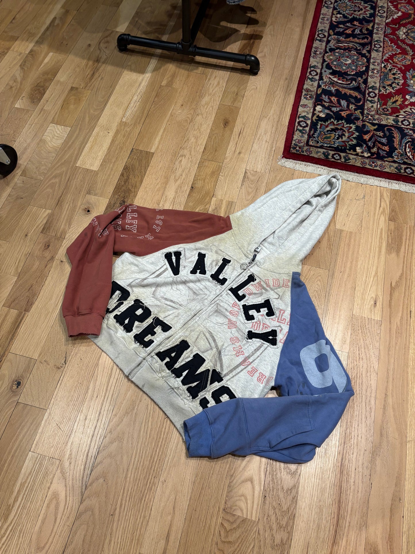 Vale Multicolor Zip Hoodie Size Medium