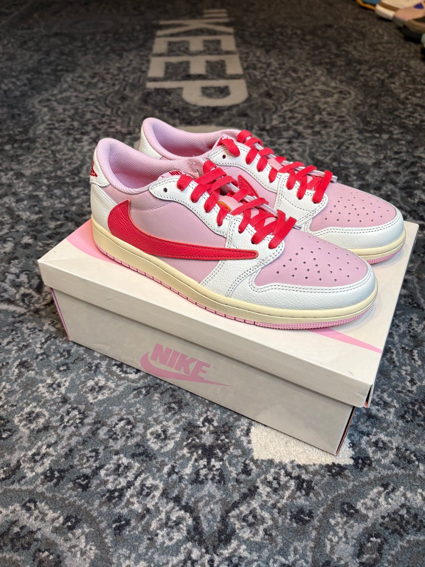Jordan 1 Retro Low “Travis Scott Tropical Pink” Clean Og Size 8.5