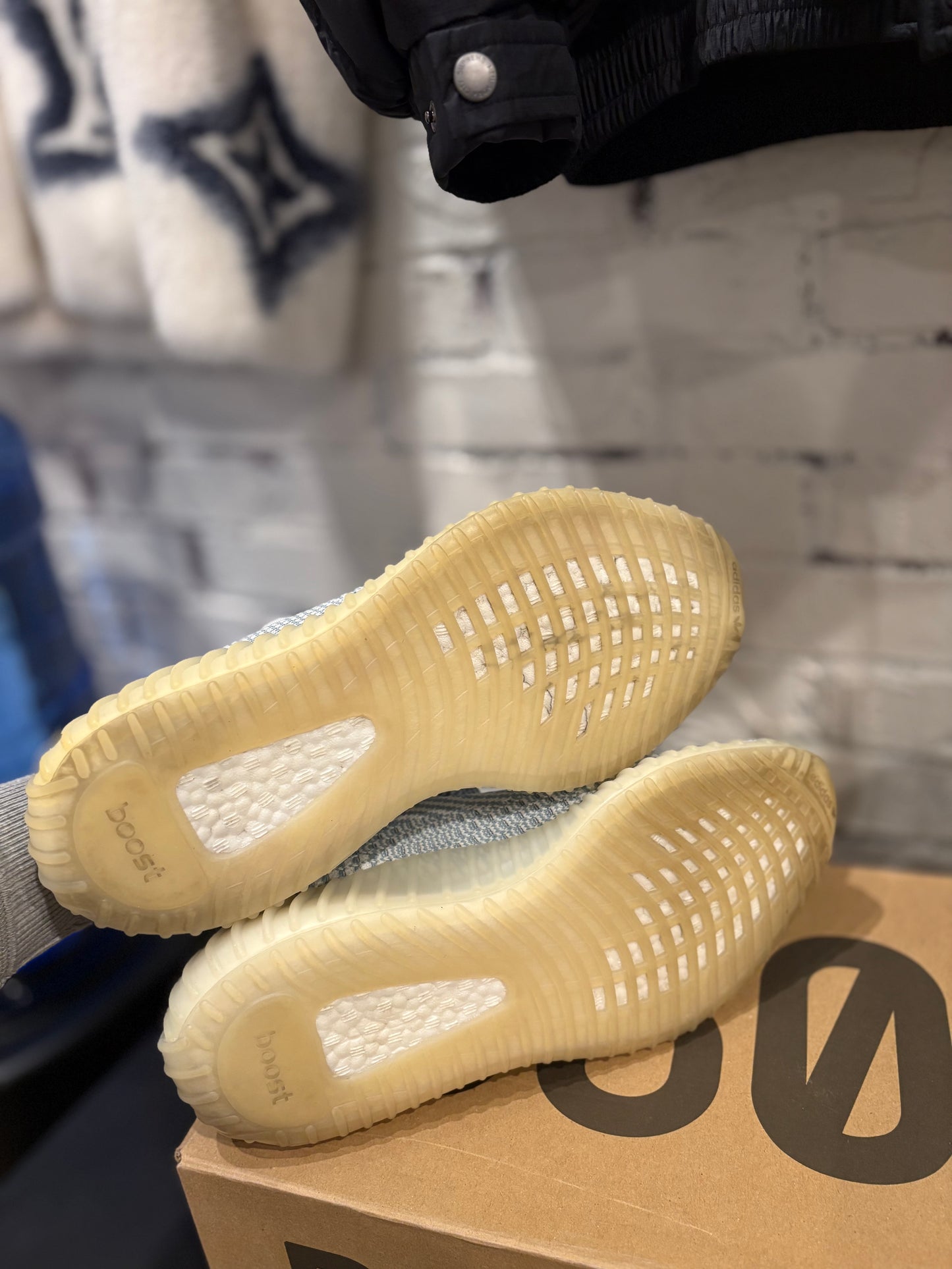 Yeezy Boost 350 V2 Cloud White Clean OG Size 10