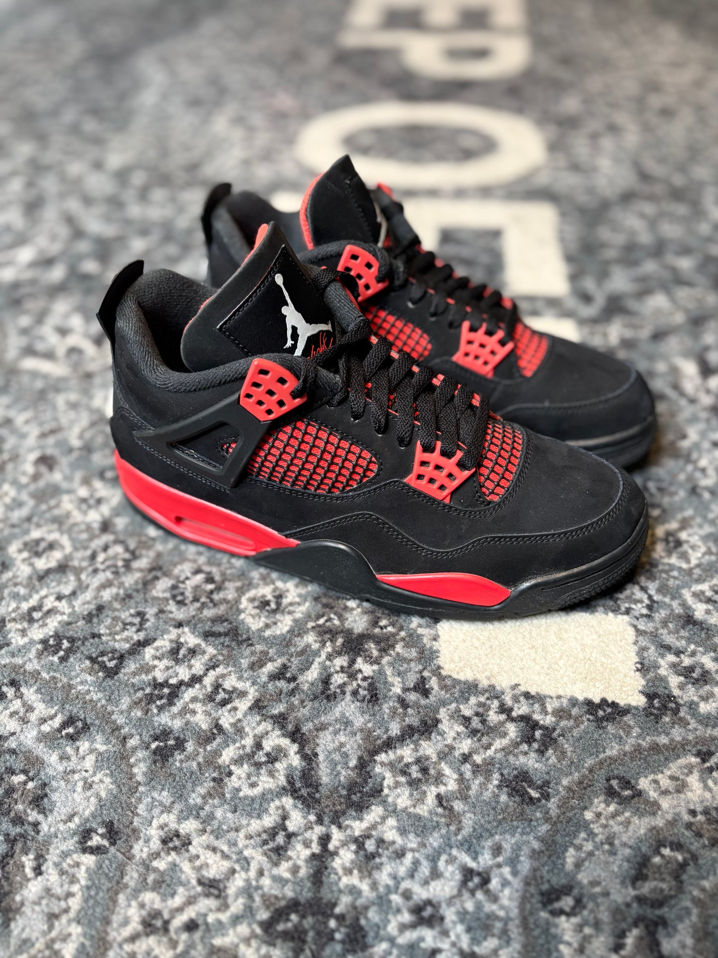 Jordan 4 Retro “Thunder Red” Clean Nb Size 8.5