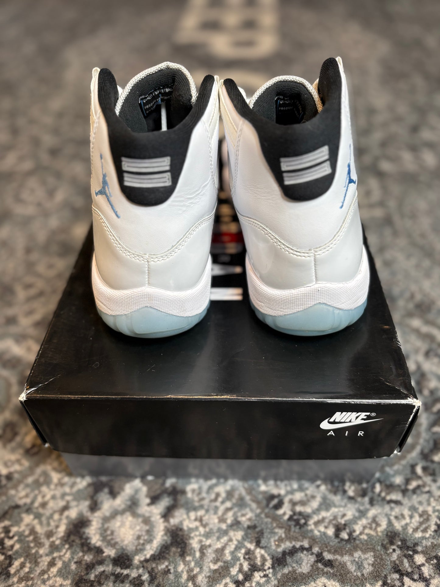 Jordan 11 Retro “Legend Blue” CLEAN OG SIZE 8.5