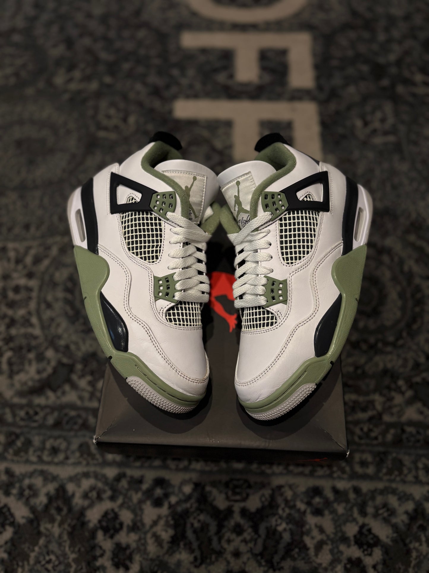 Jordan 4 Retro “SeaFoam” CLEAN OG SIZE 7.5M(9W)