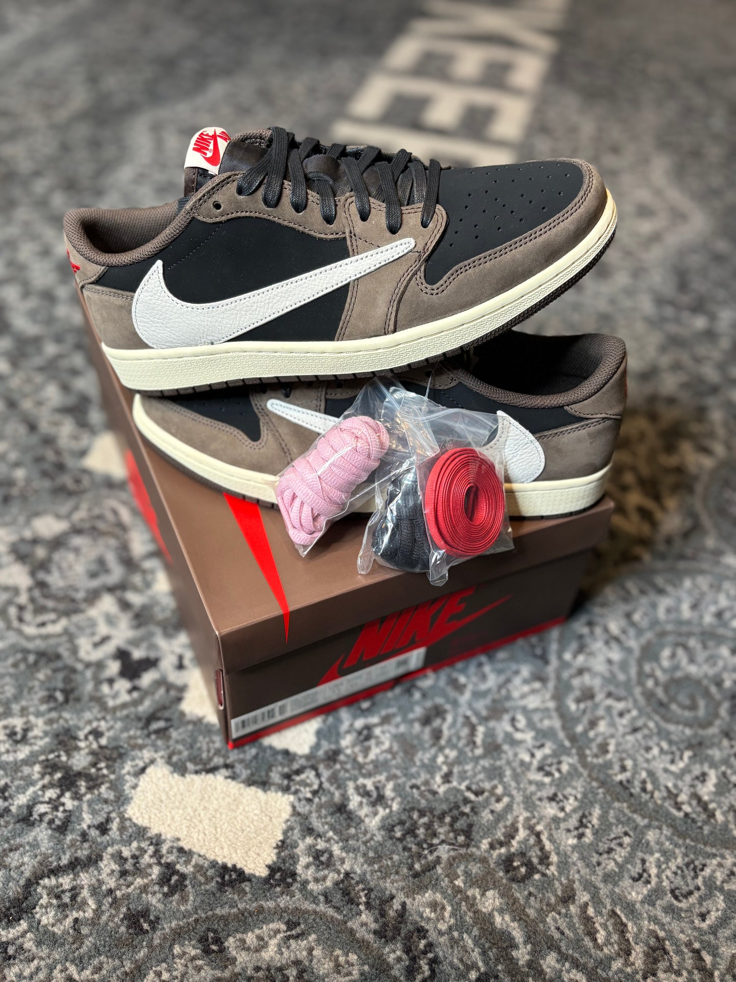 Jordan 1 Retro Low “Travis Scott Mocha” Ds Og Size 11