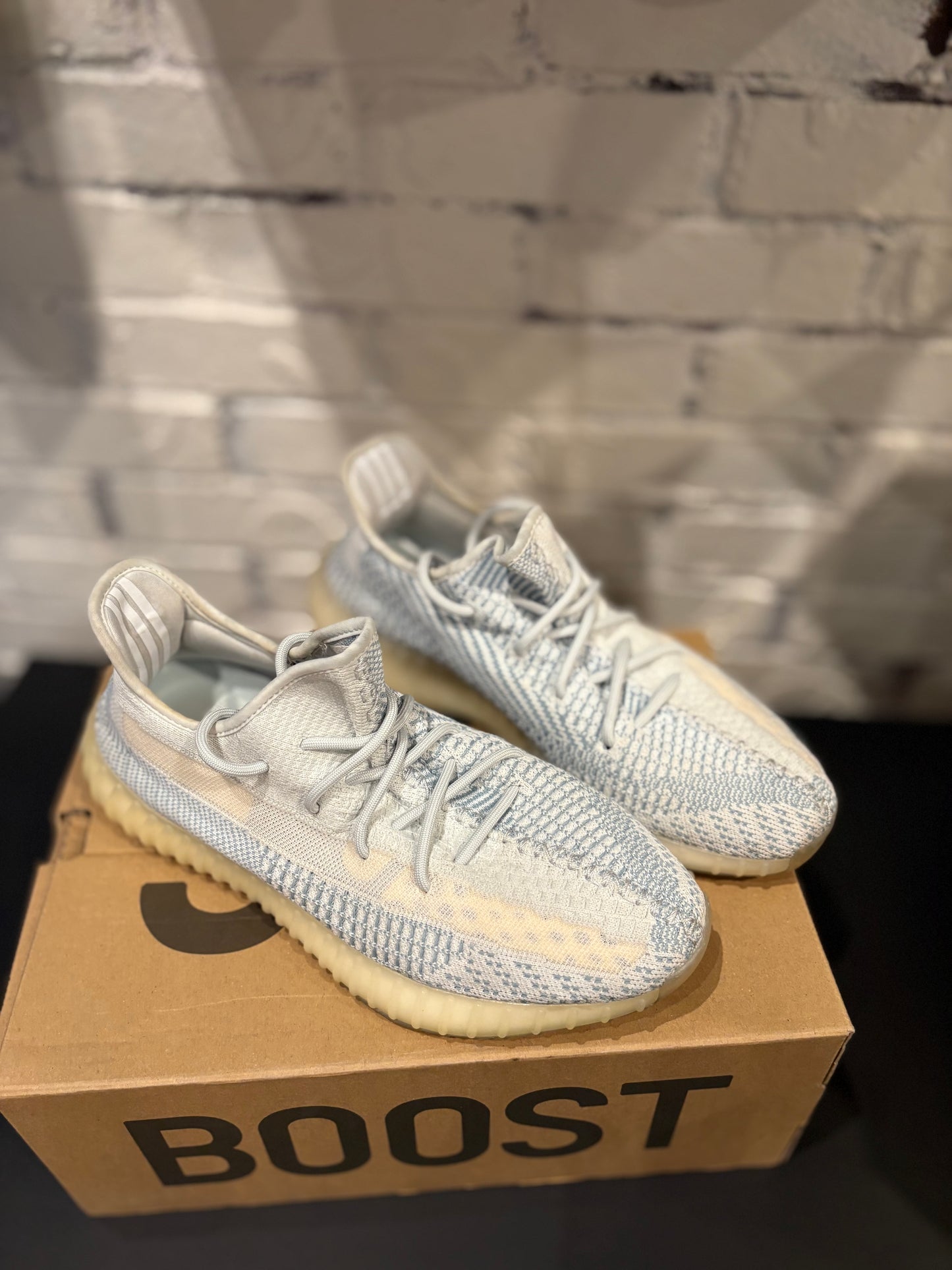 Yeezy Boost 350 V2 Cloud White Clean OG Size 10