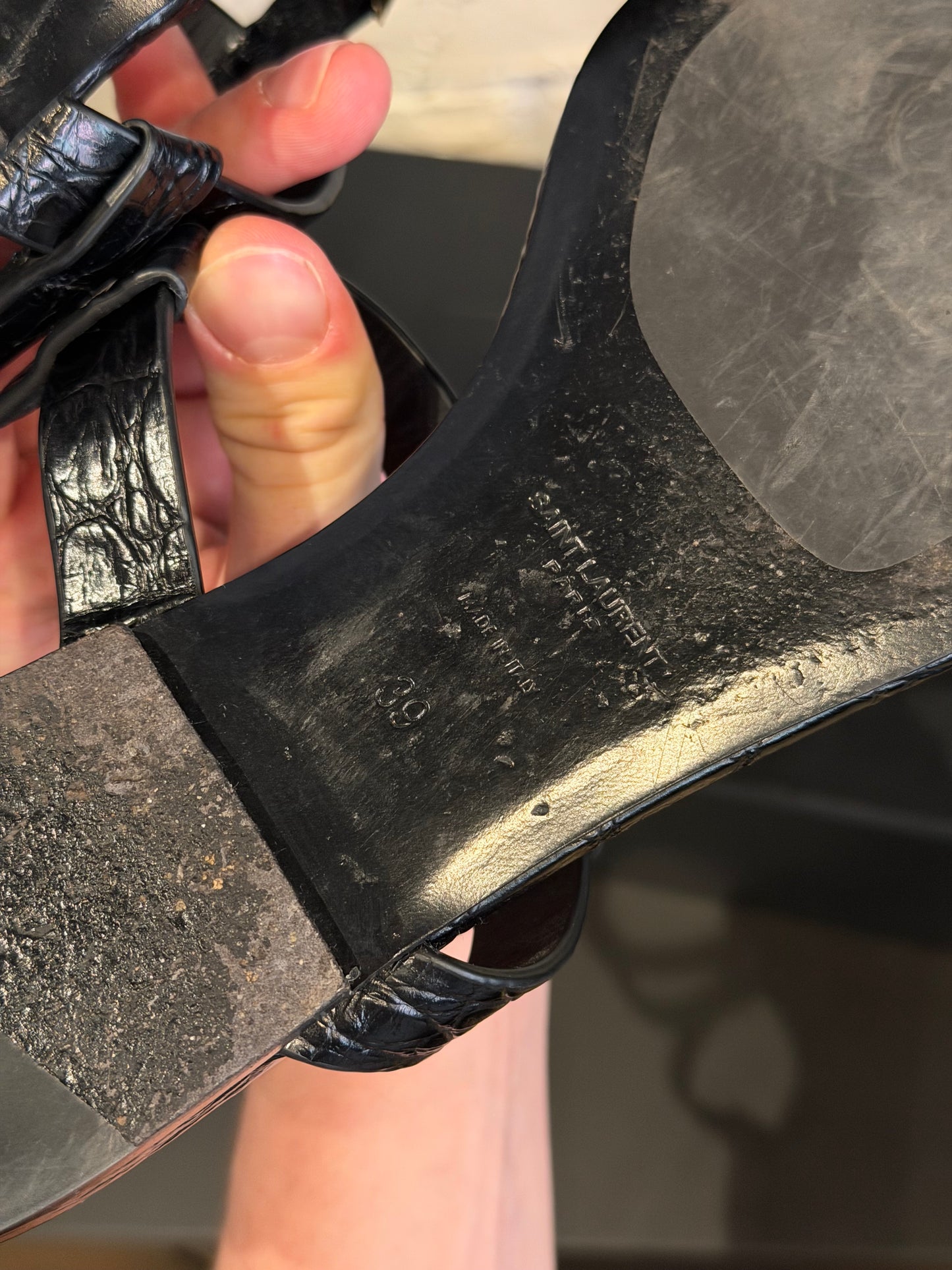 YSL Cassandra Flat Leather Sandals size 39 (6y/7.5w)