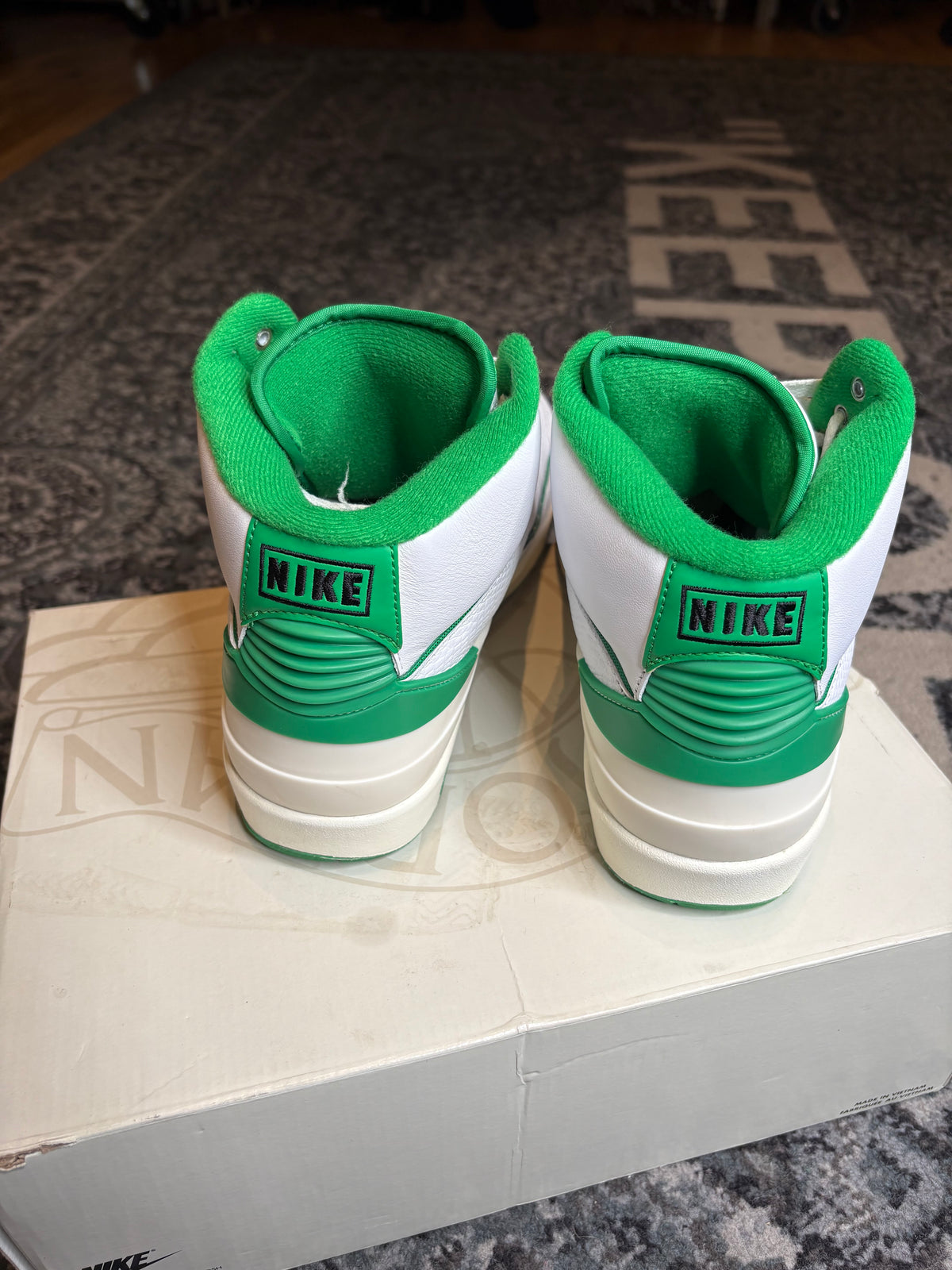 Jordan 2 Retro “Lucky Green” Clean Og Size 9
