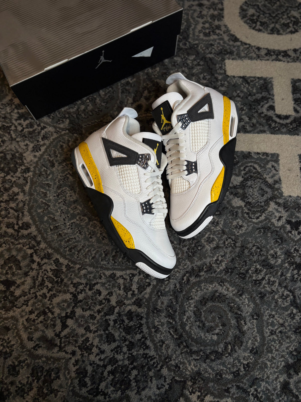 Jordan 4 Retro “Tour Yellow” Ds Og