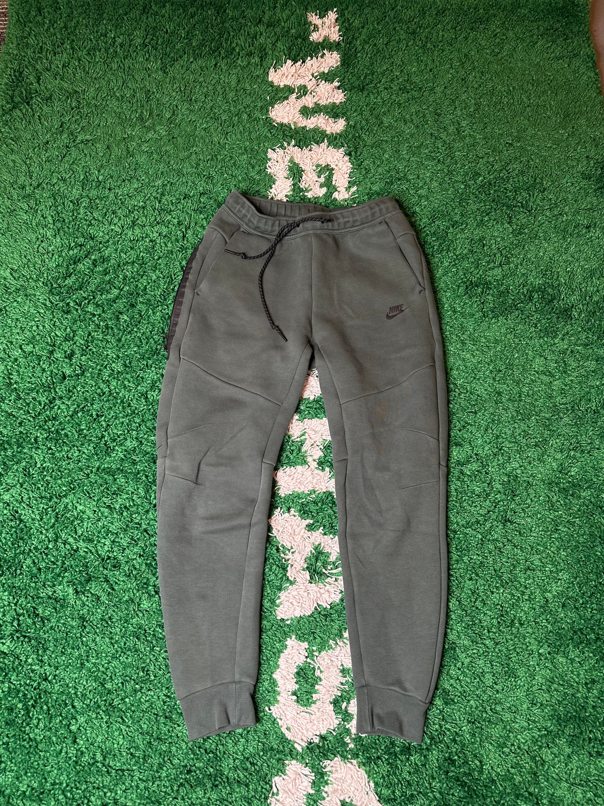 Nike Tech Swetapants Green Size Medium