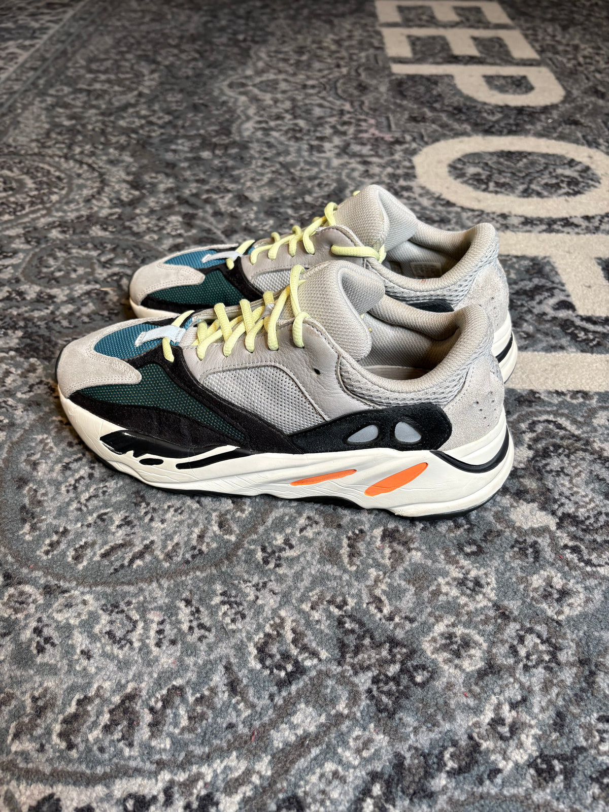 Yeezy Boost 700 “Wave Runner” Clean Nb Size 10.5