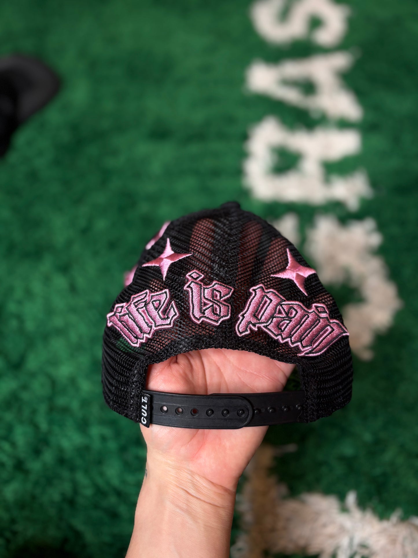 Cult Hat Black/Pink