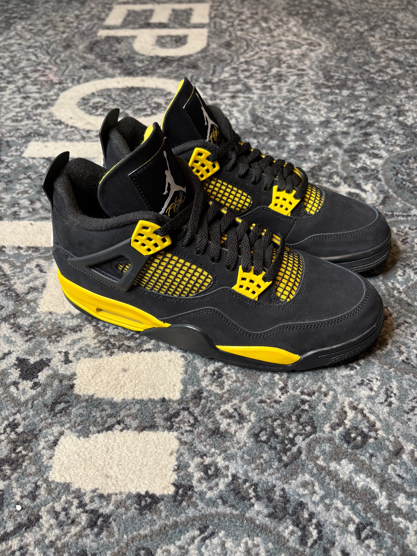 Jordan 4 Retro “Yellow Thunder” CLEAN NB SIZE 11