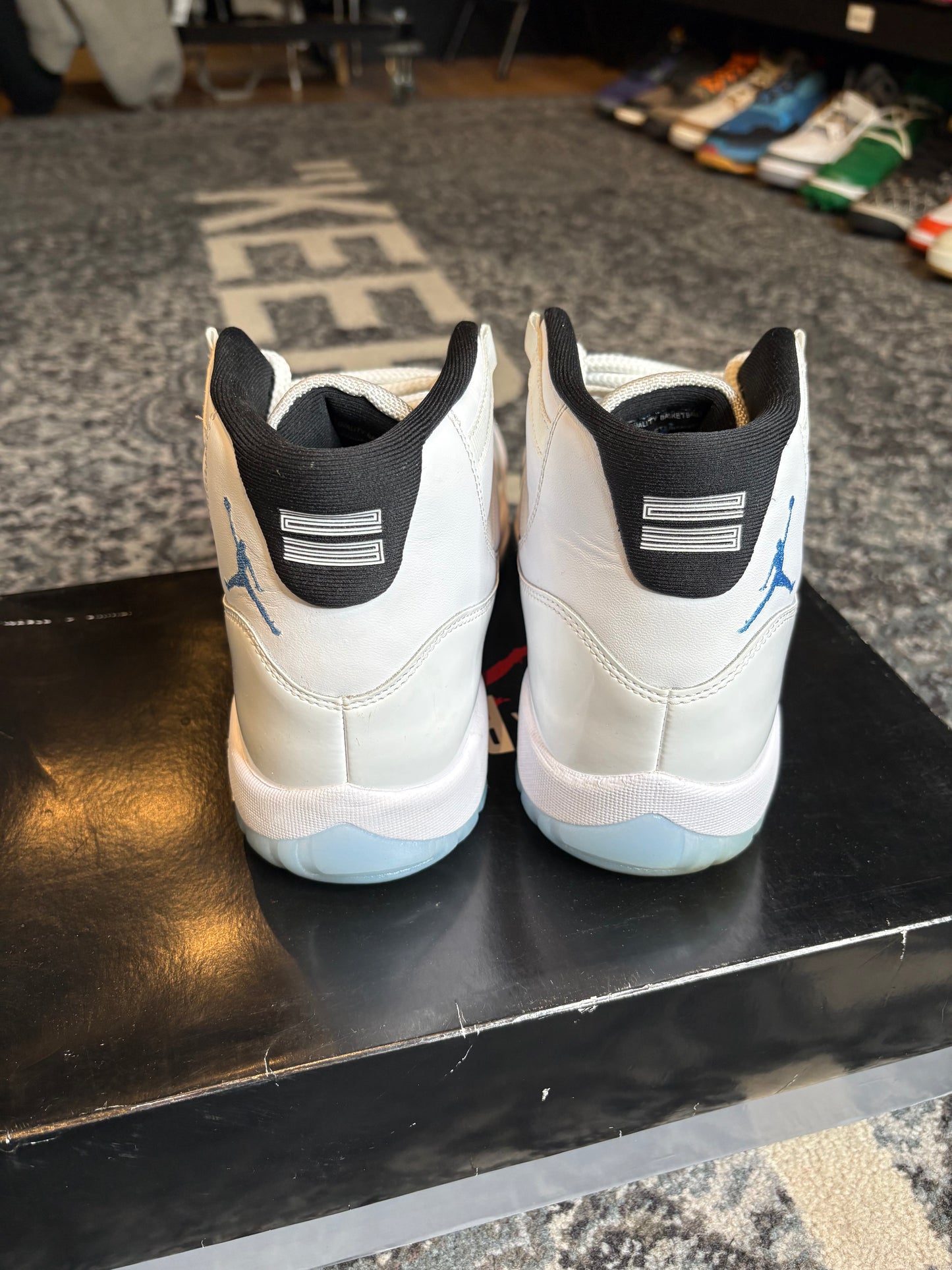 Jordan 11 Retro “Legend Blue” Clean Og Size 9.5