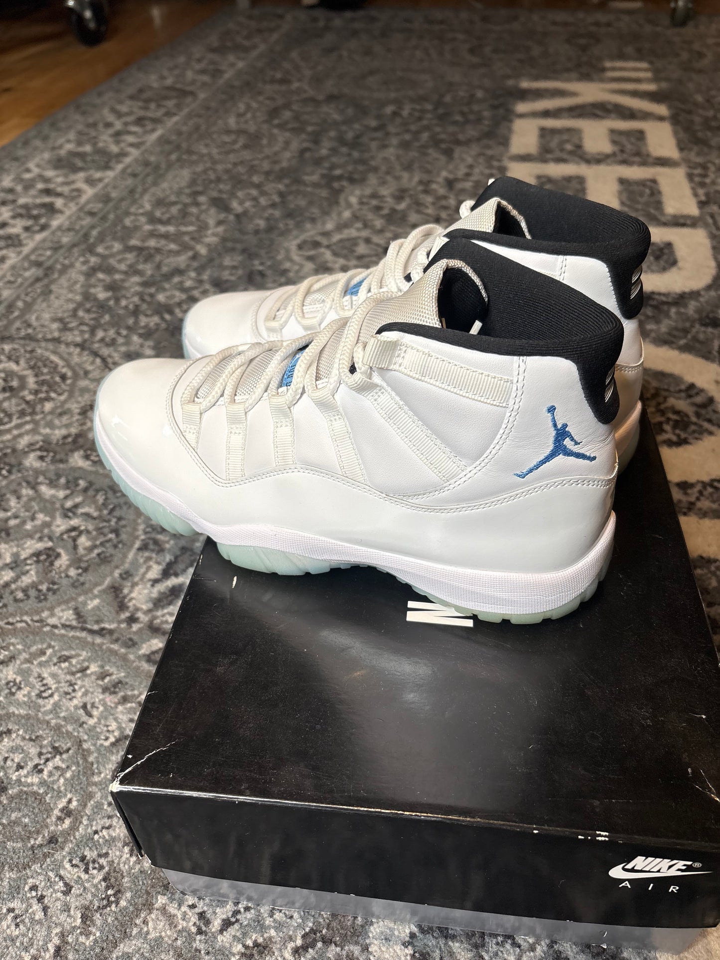 Jordan 11 Retro “Legend Blue” Clean Og Size 10