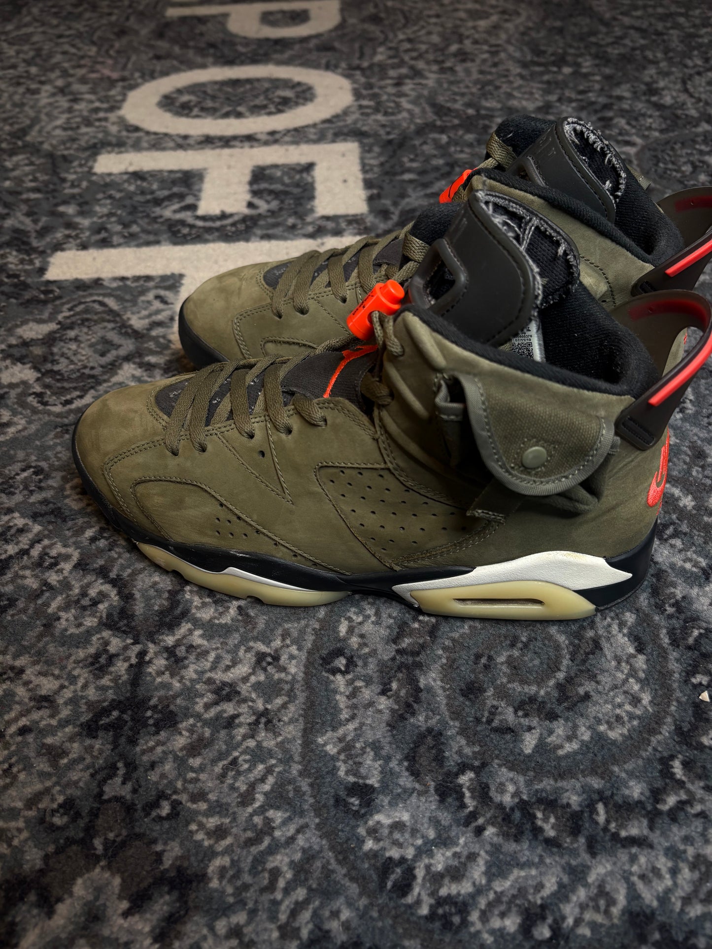 Jordan 6 Retro “Travis Scott” PO NB SIZE 9.5