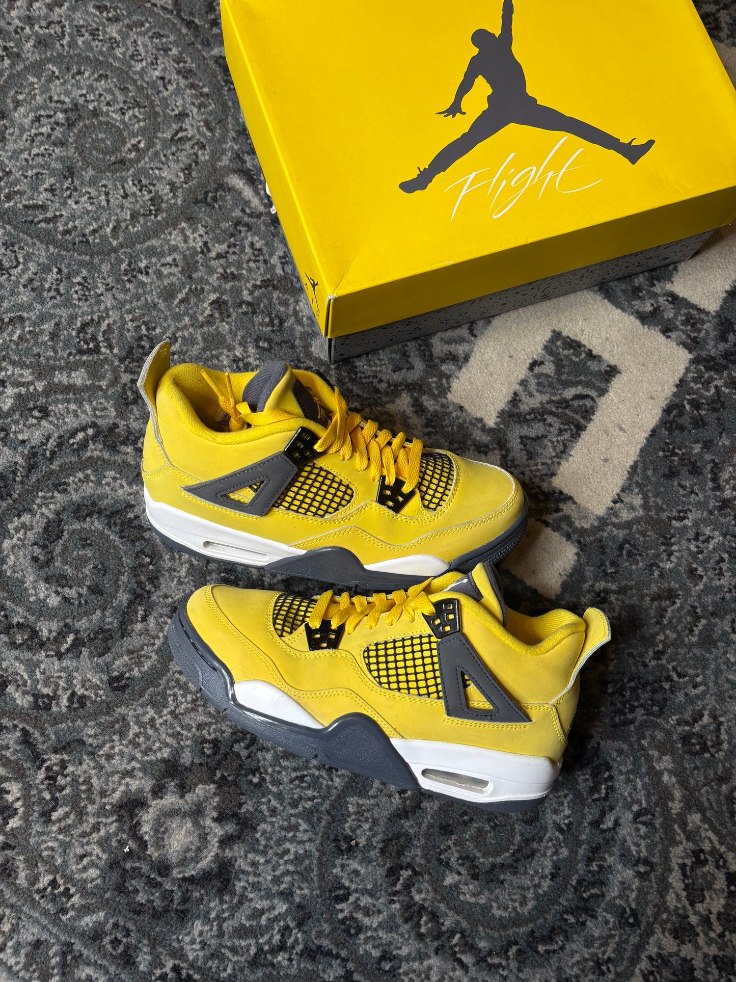 Jordan 4 Retro “Lightning” Clean Og Size 6y