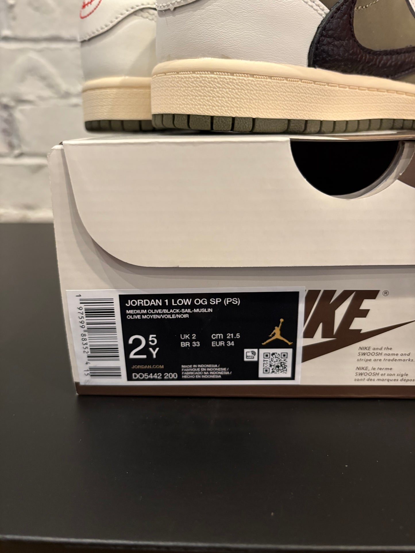 Jordan 1 Retro Low TS Medium Olive DS OG Size 2.5Y