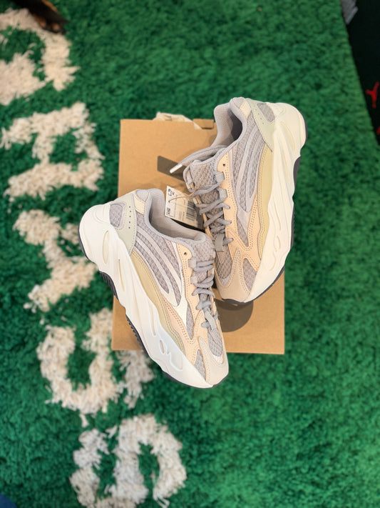 Yeezy 700 V1 Cream DS OG Size 5
