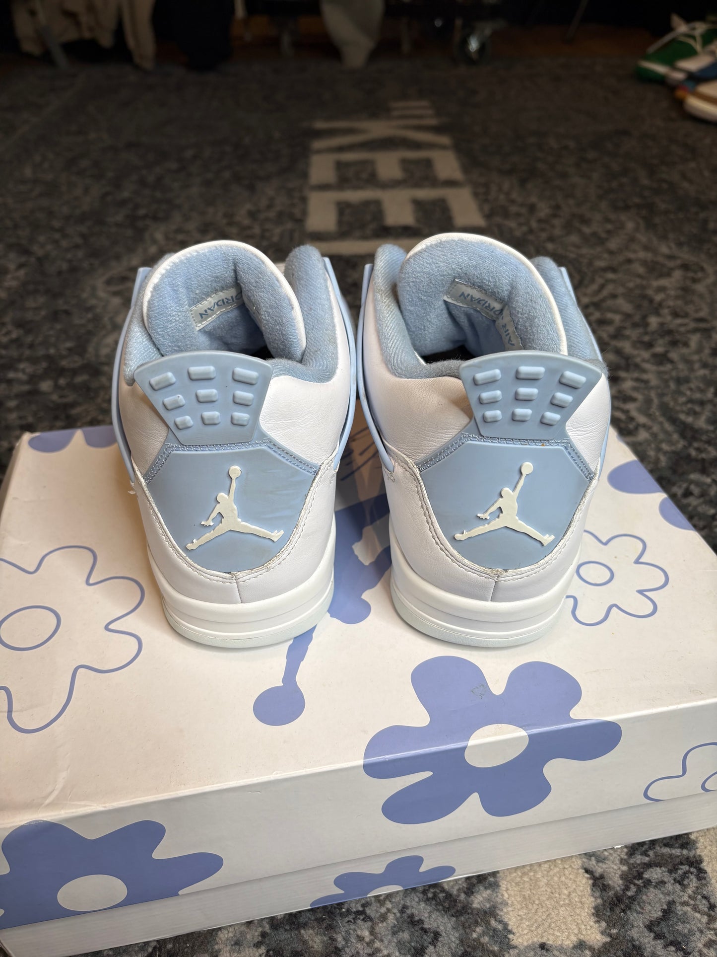 Jordan 4 Retro “Forget Me Not” Clean Og Size 10.5M/12W