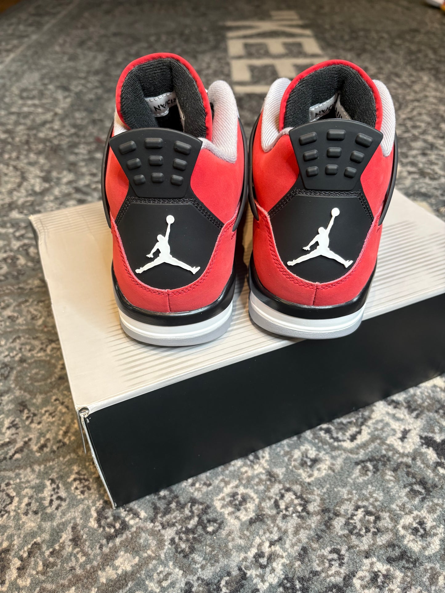 Jordan 4 Retro “Toro” VNDS OG SIZE 8.5