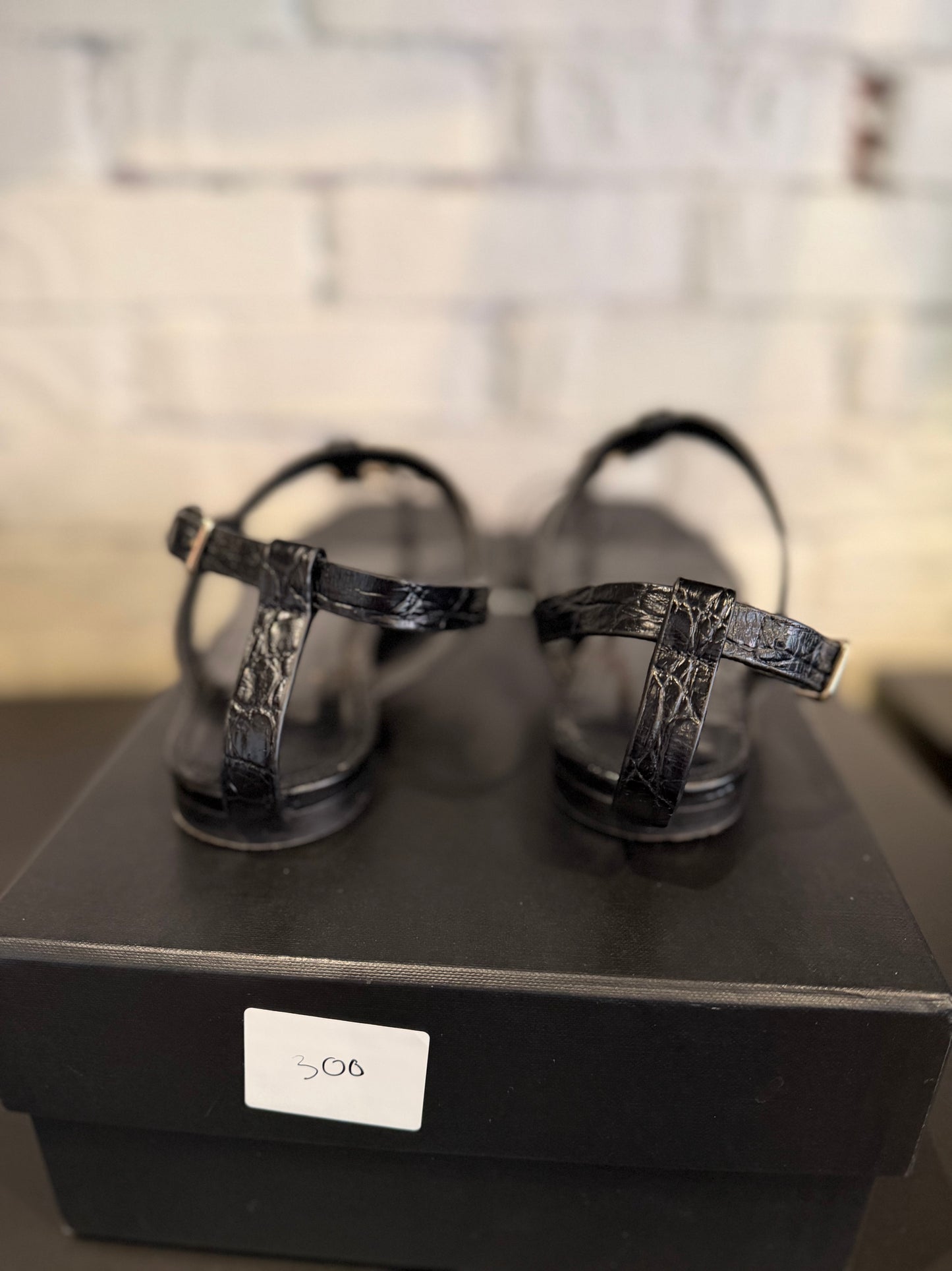 YSL Cassandra Flat Leather Sandals size 39 (6y/7.5w)