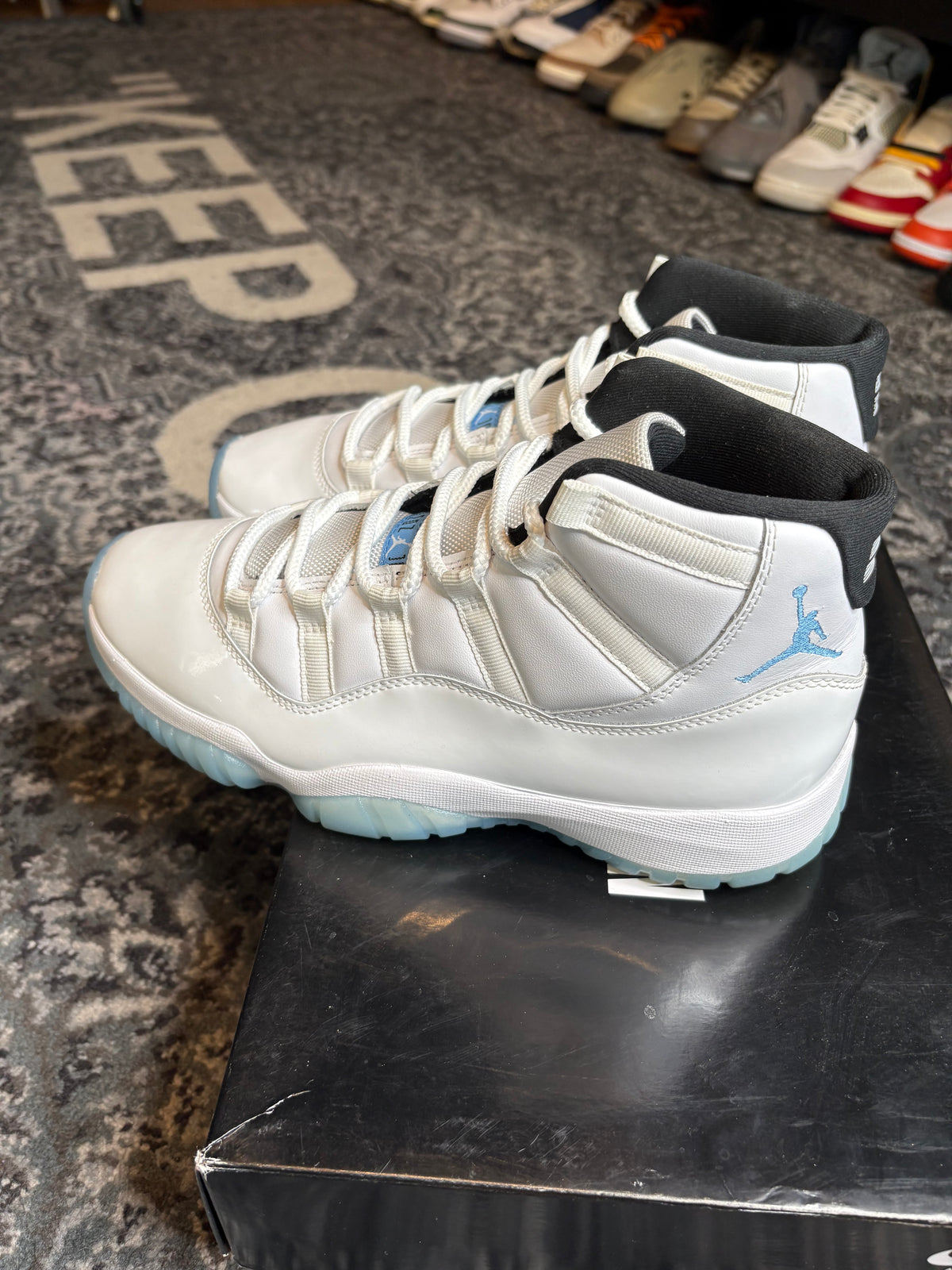 Jordan 11 Retro “Legend Blue” Clean Og Size 9