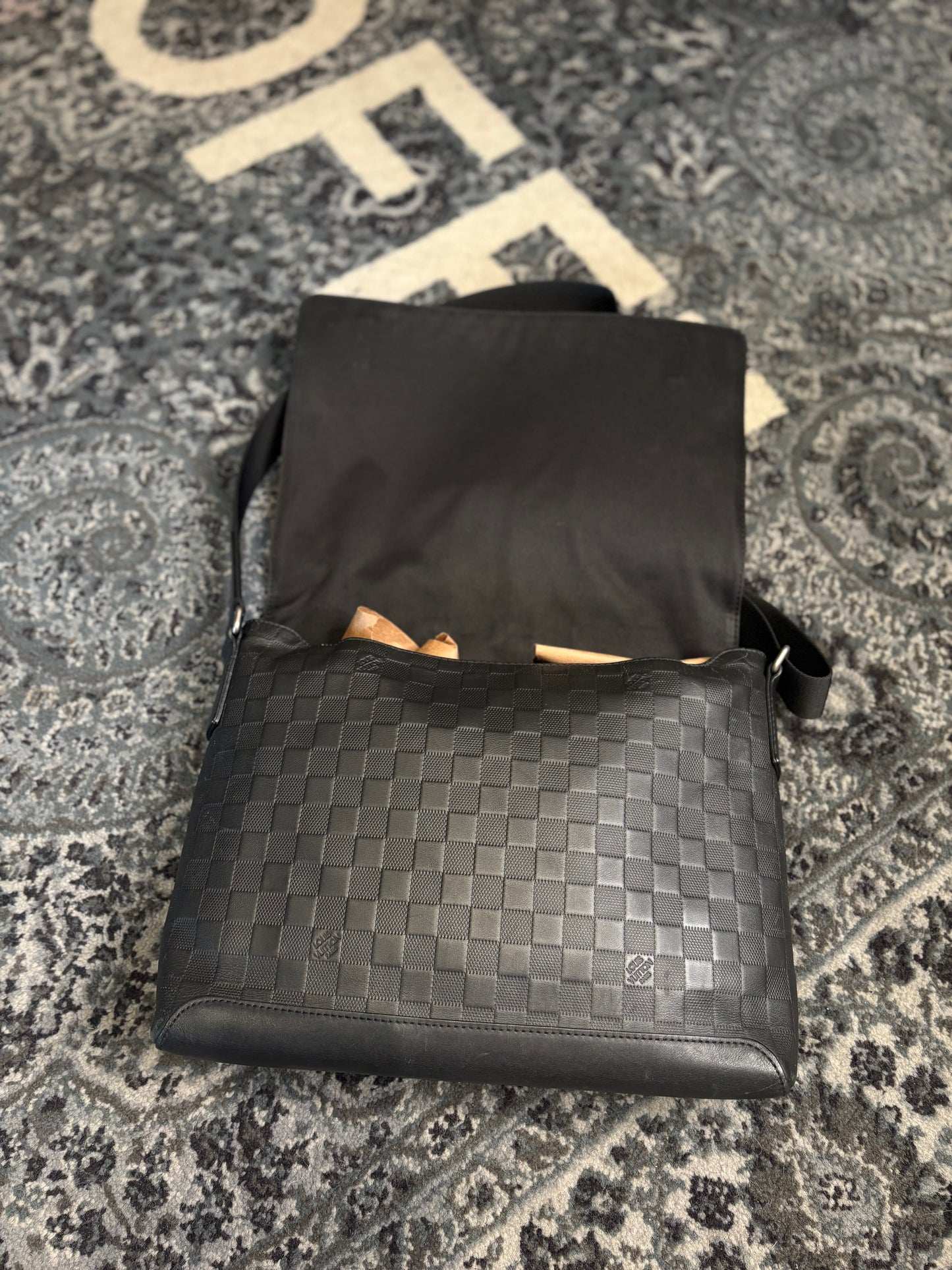 Louis Vuitton District Messenger Bag