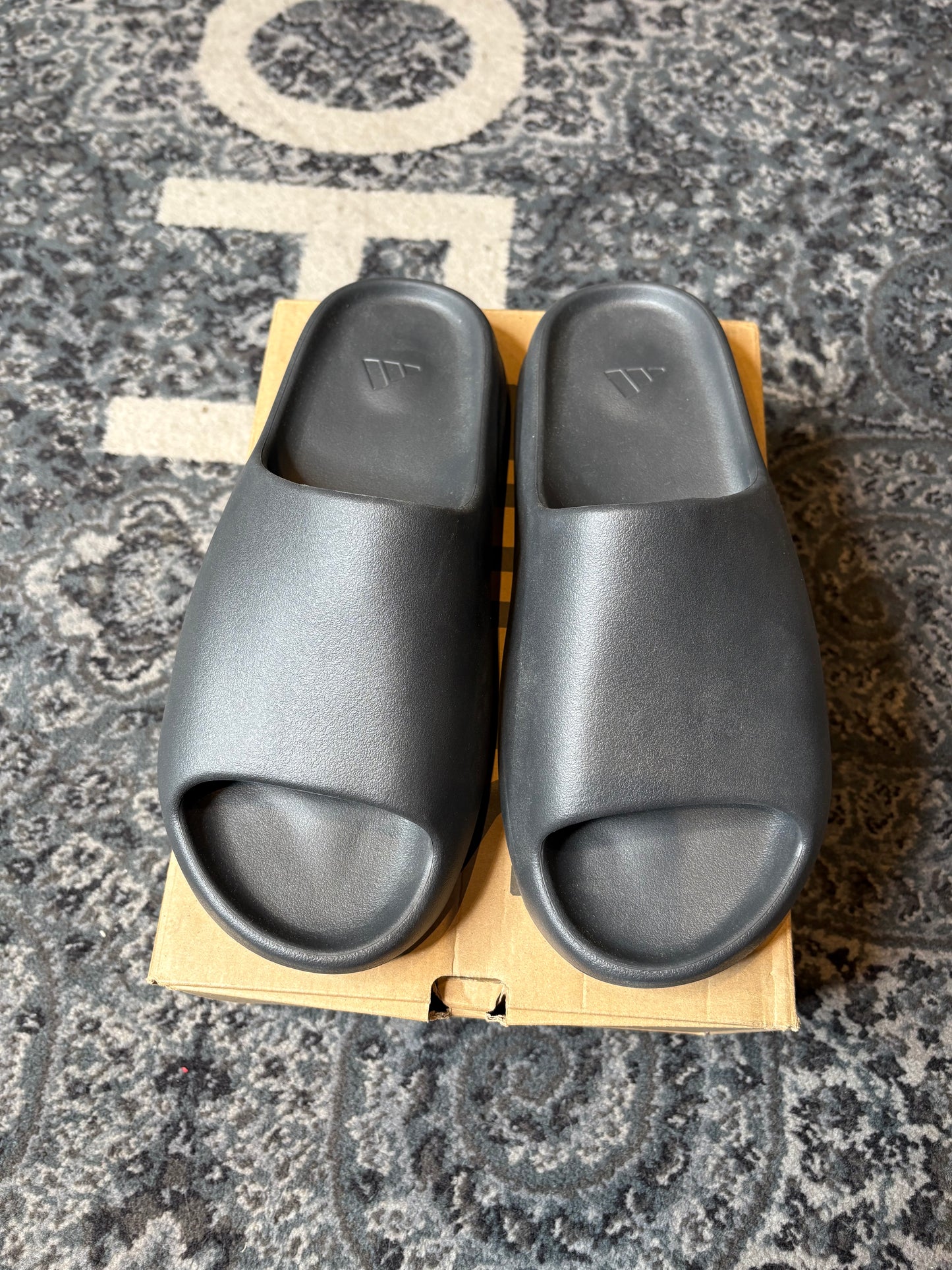 Yeezy Slide “Onyx” CLEAN OG SIZE 12