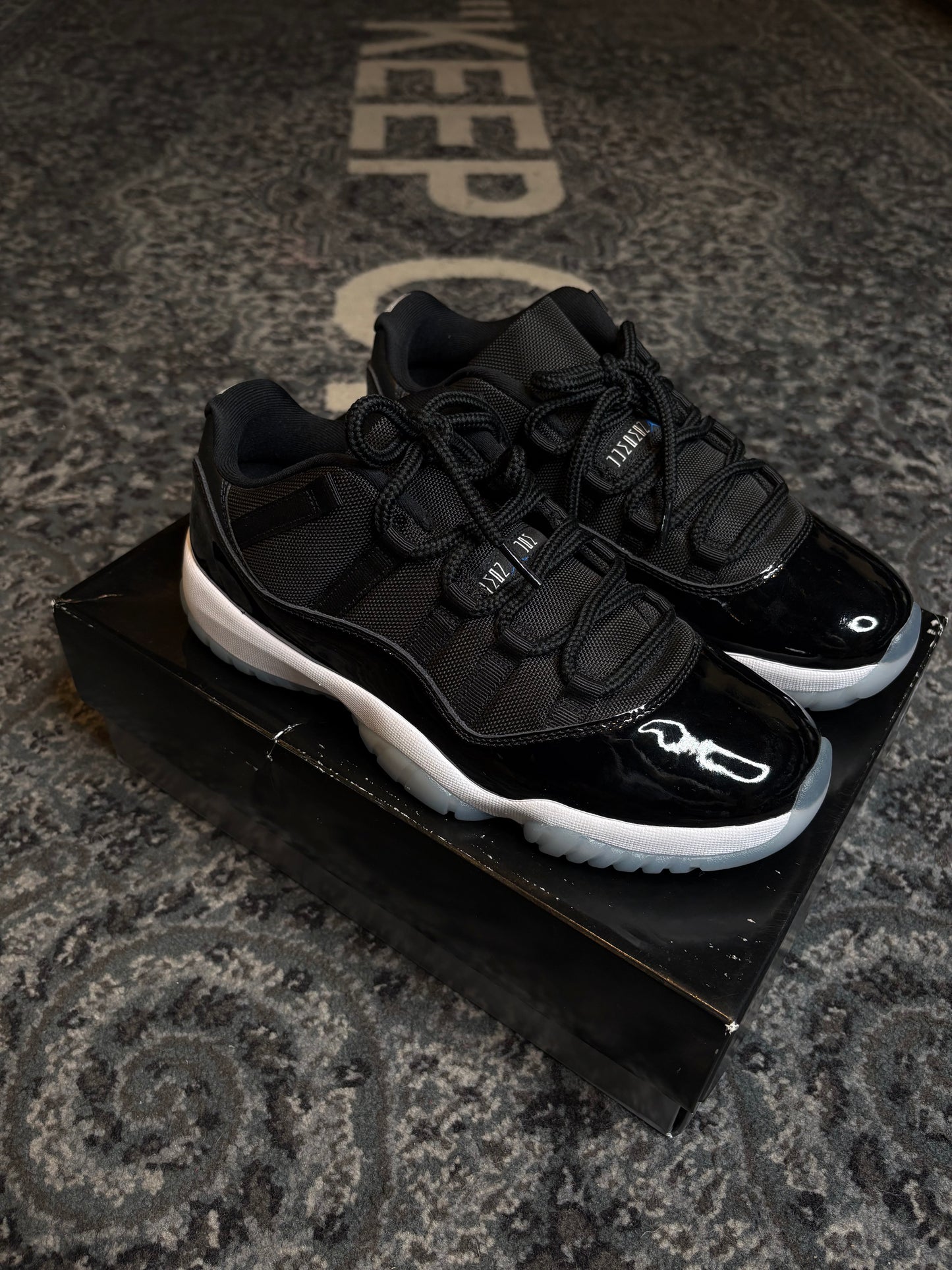 Jordan 11 Retro Low “Space Jam” CLEAN OG SIZE 9